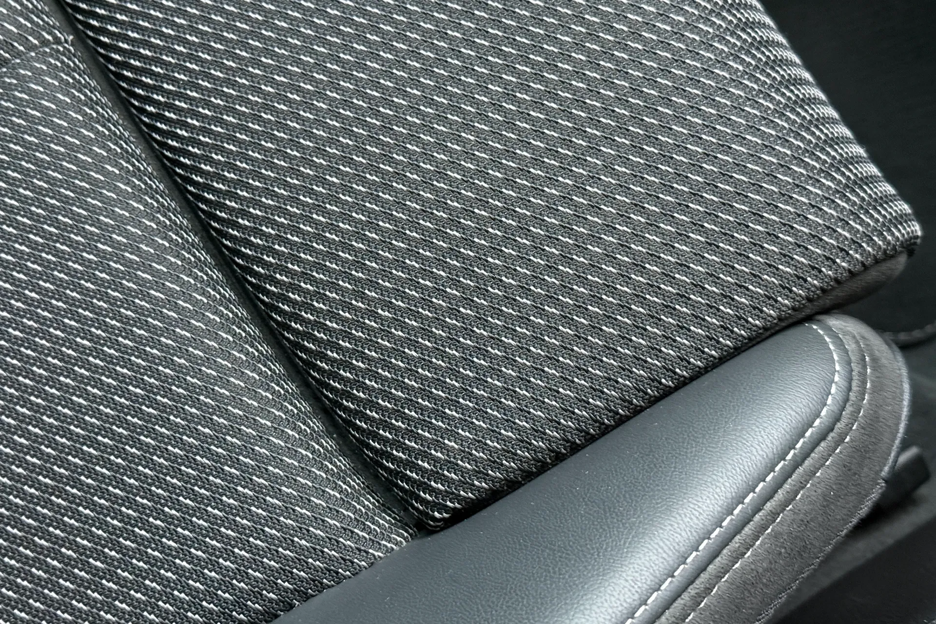 Audi Q3 thumbnail image number 30