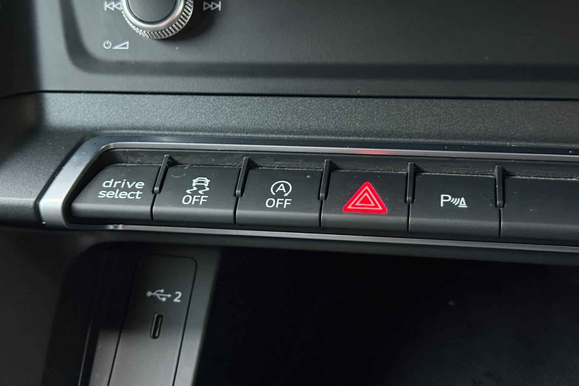 Audi Q3 thumbnail image number 25