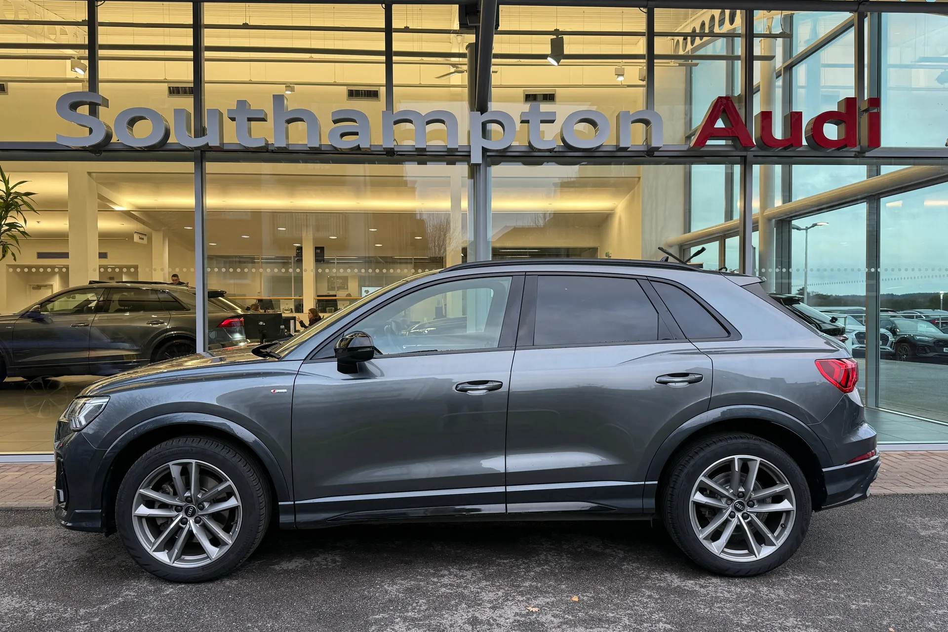 Audi Q3 thumbnail image number 63