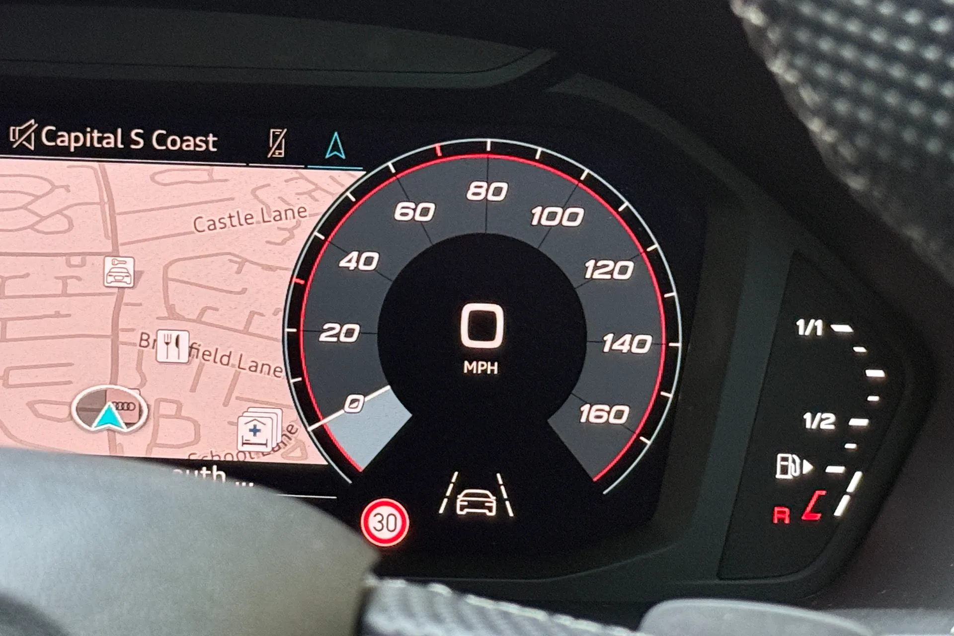 Audi Q3 thumbnail image number 14