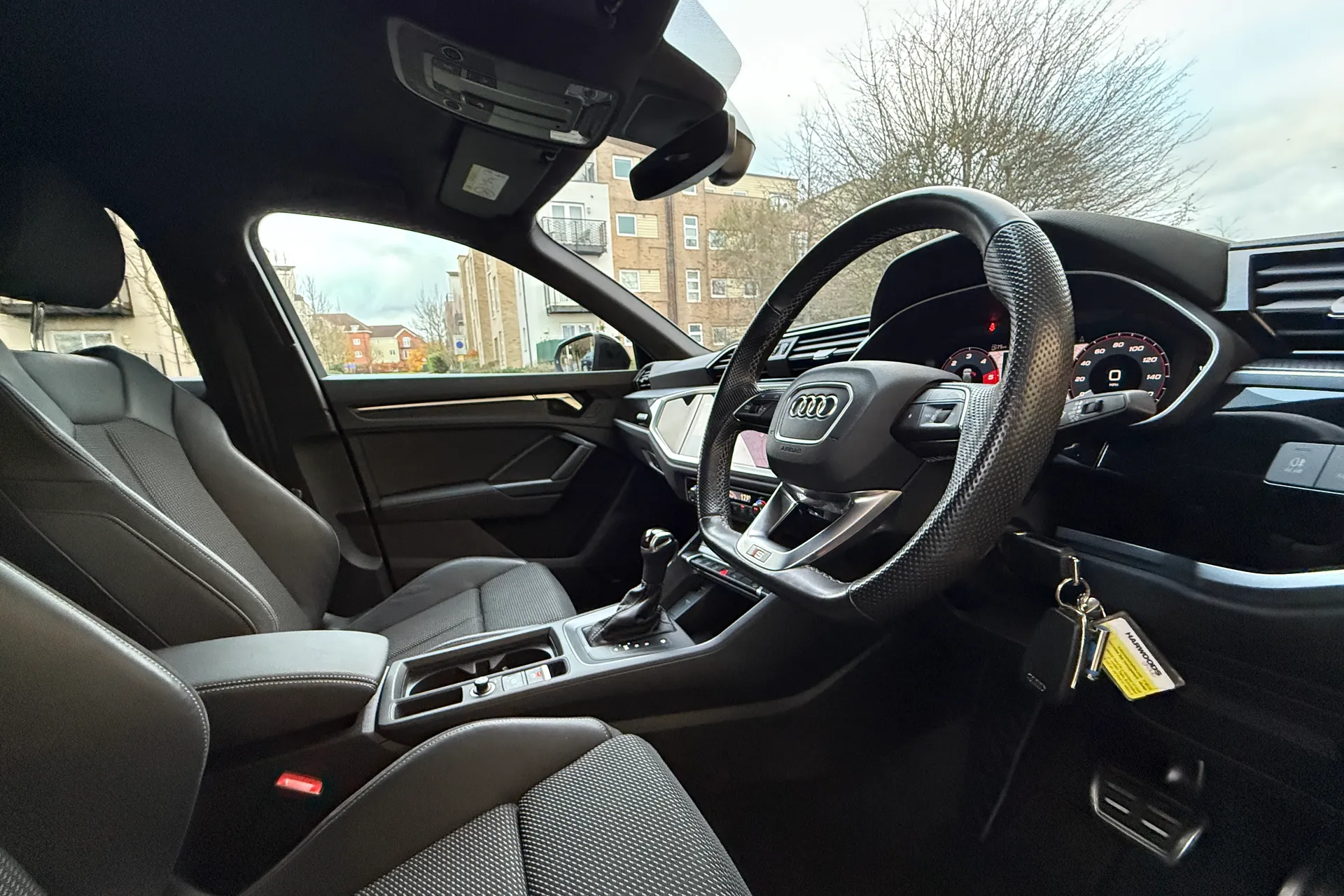 Audi Q3 thumbnail image number 12