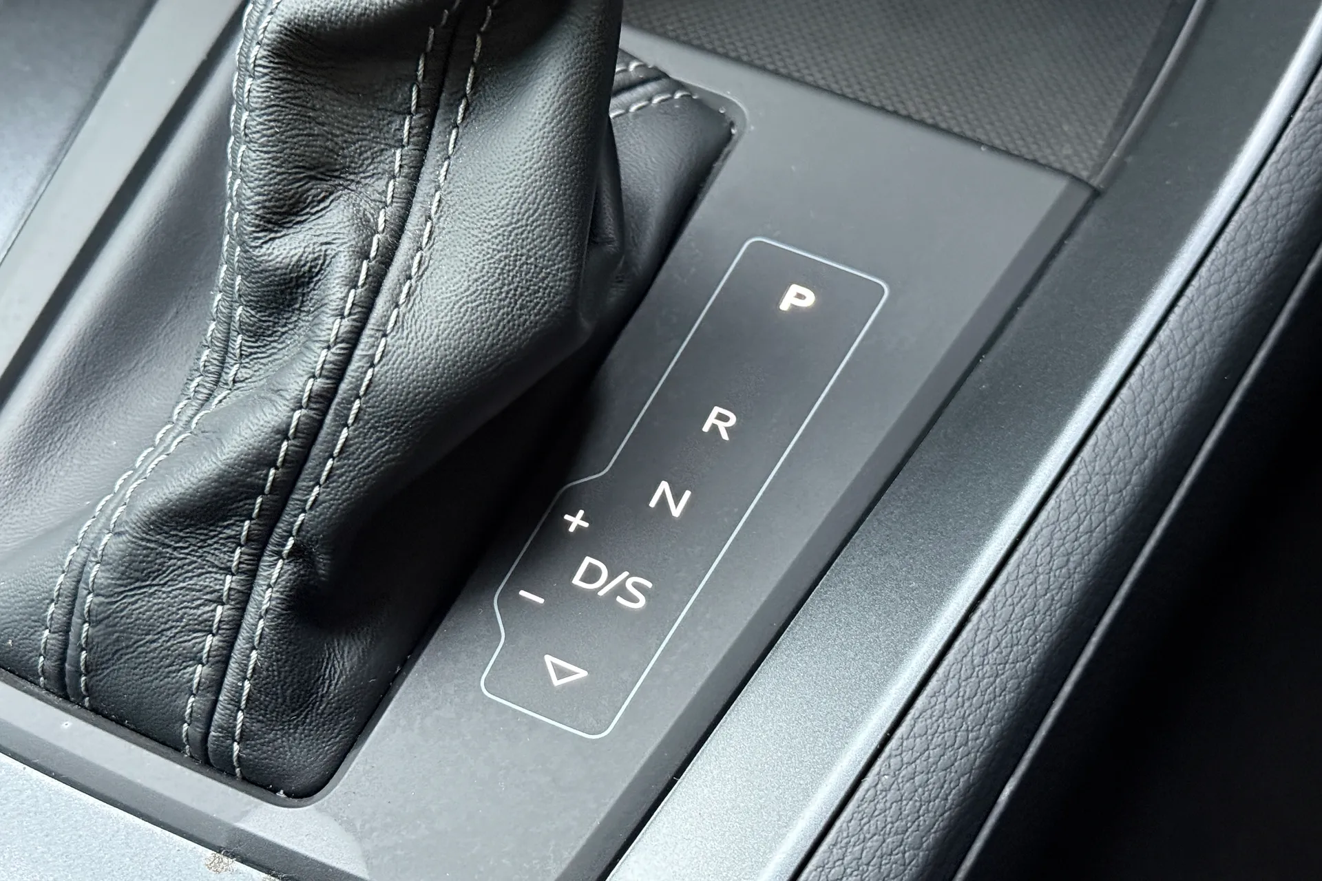 Audi Q3 thumbnail image number 27