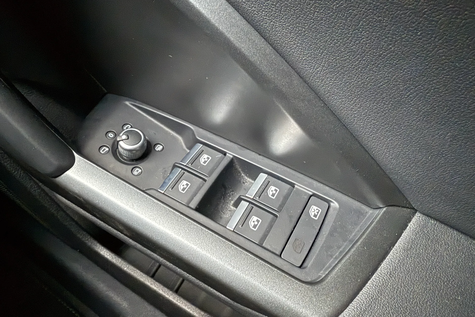 Audi Q3 thumbnail image number 36