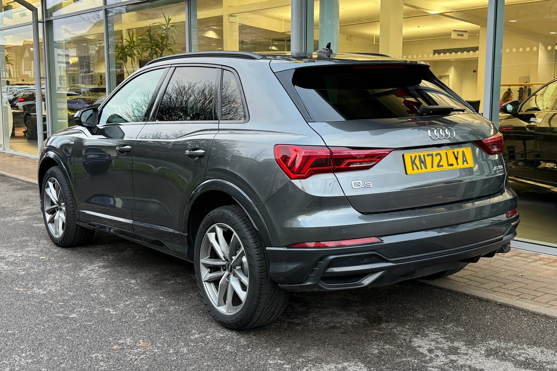 Audi Q3 thumbnail image number 10