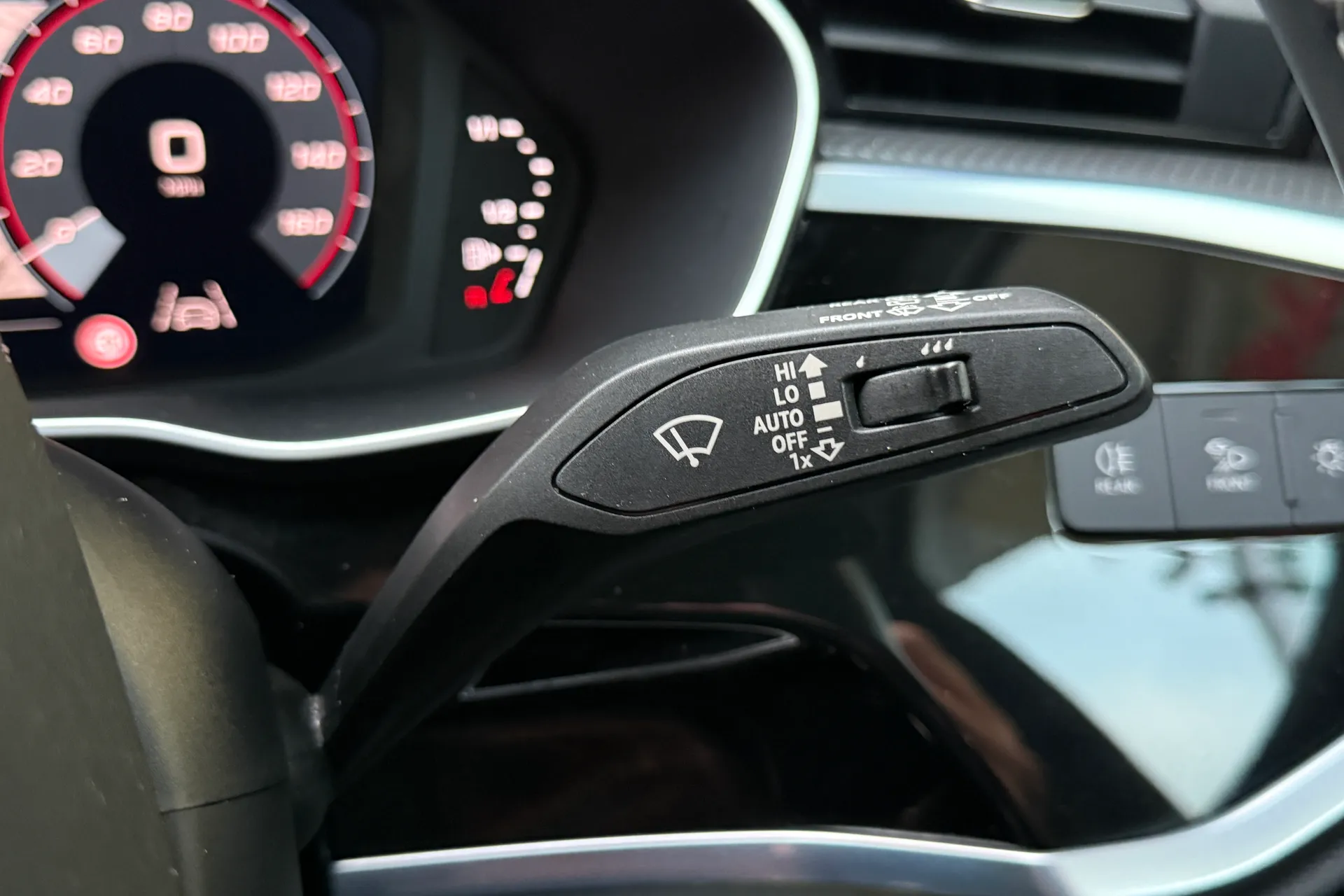 Audi Q3 thumbnail image number 19