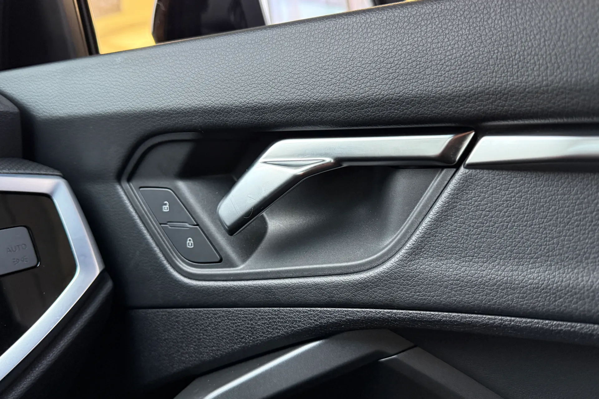 Audi Q3 thumbnail image number 35