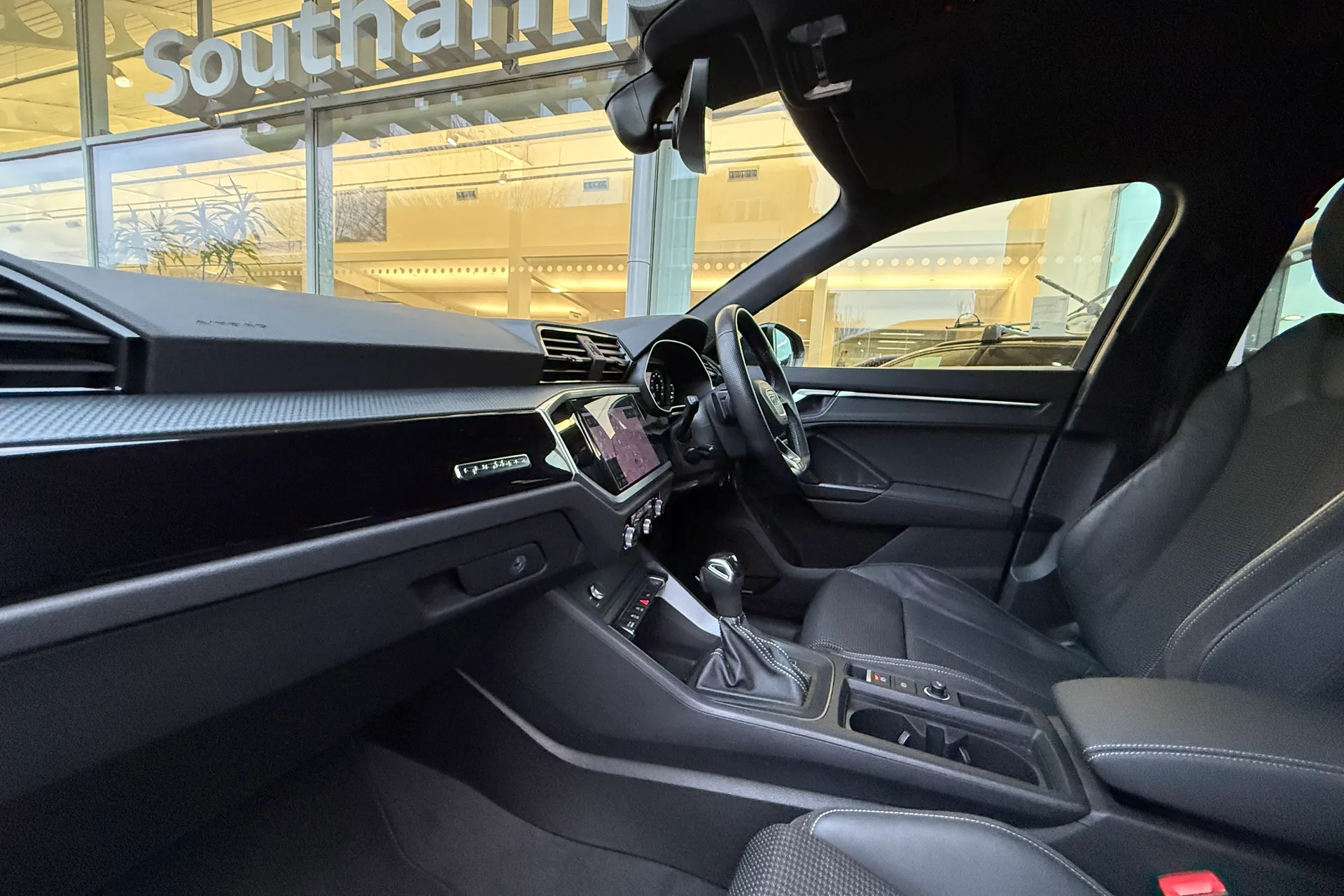 Audi Q3 thumbnail image number 9