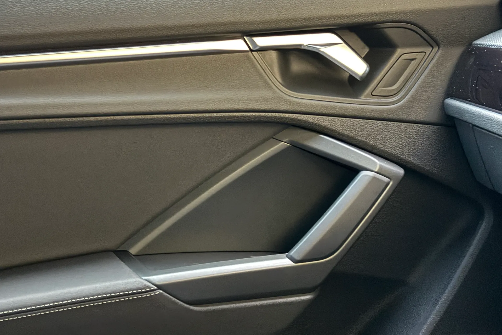 Audi Q3 thumbnail image number 32