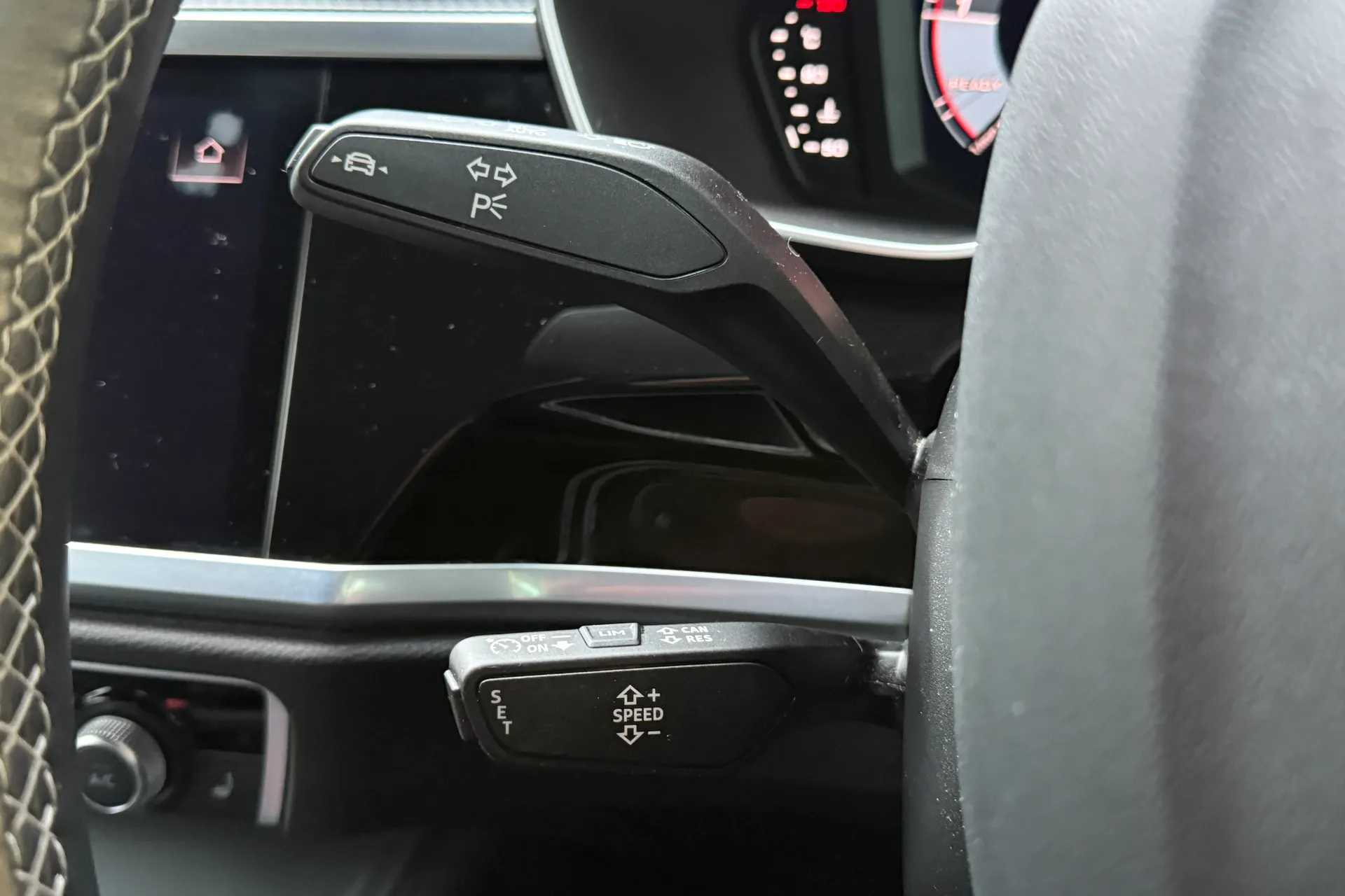 Audi Q3 thumbnail image number 18