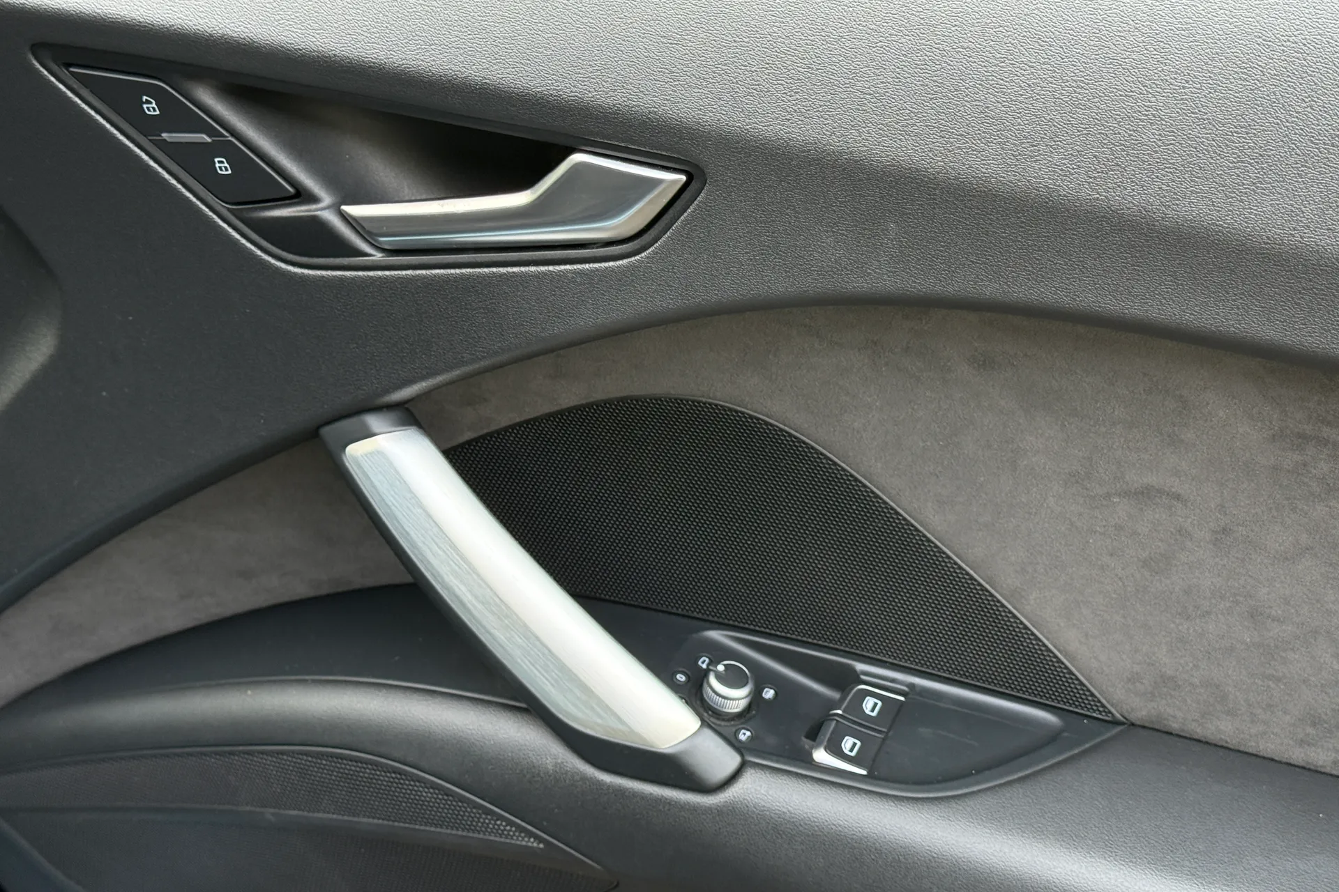 Audi TT thumbnail image number 42