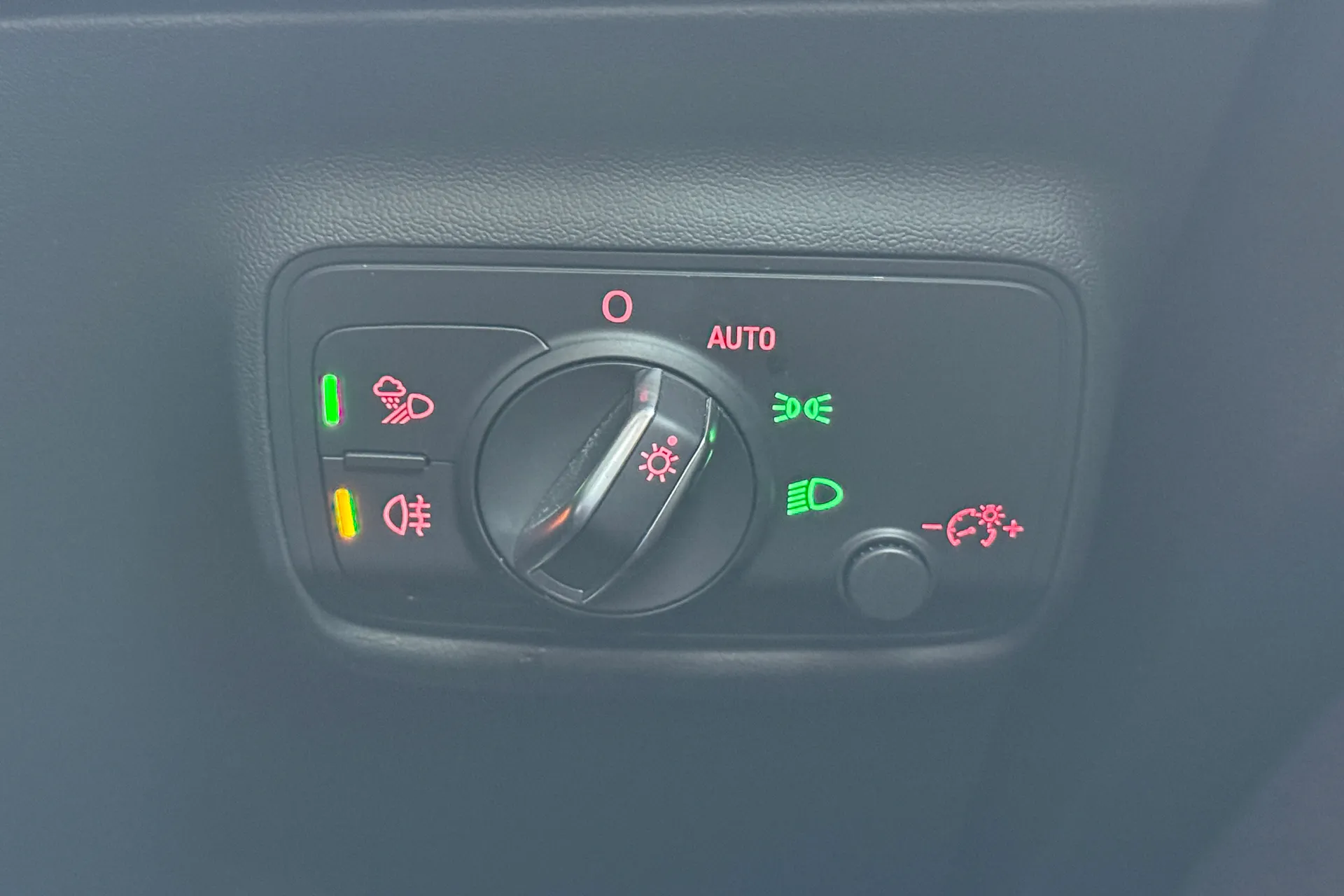 Audi TT thumbnail image number 52