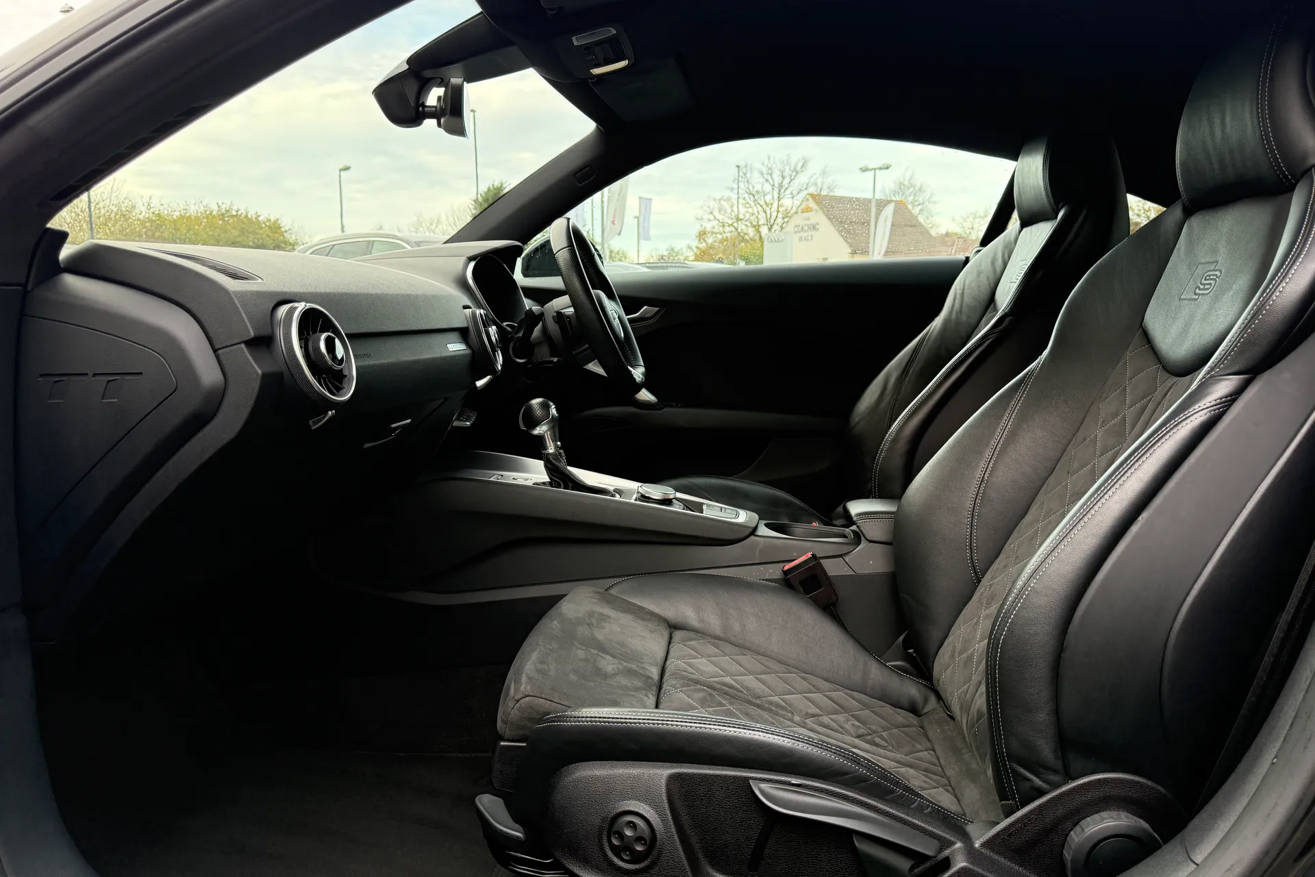 Audi TT thumbnail image number 57