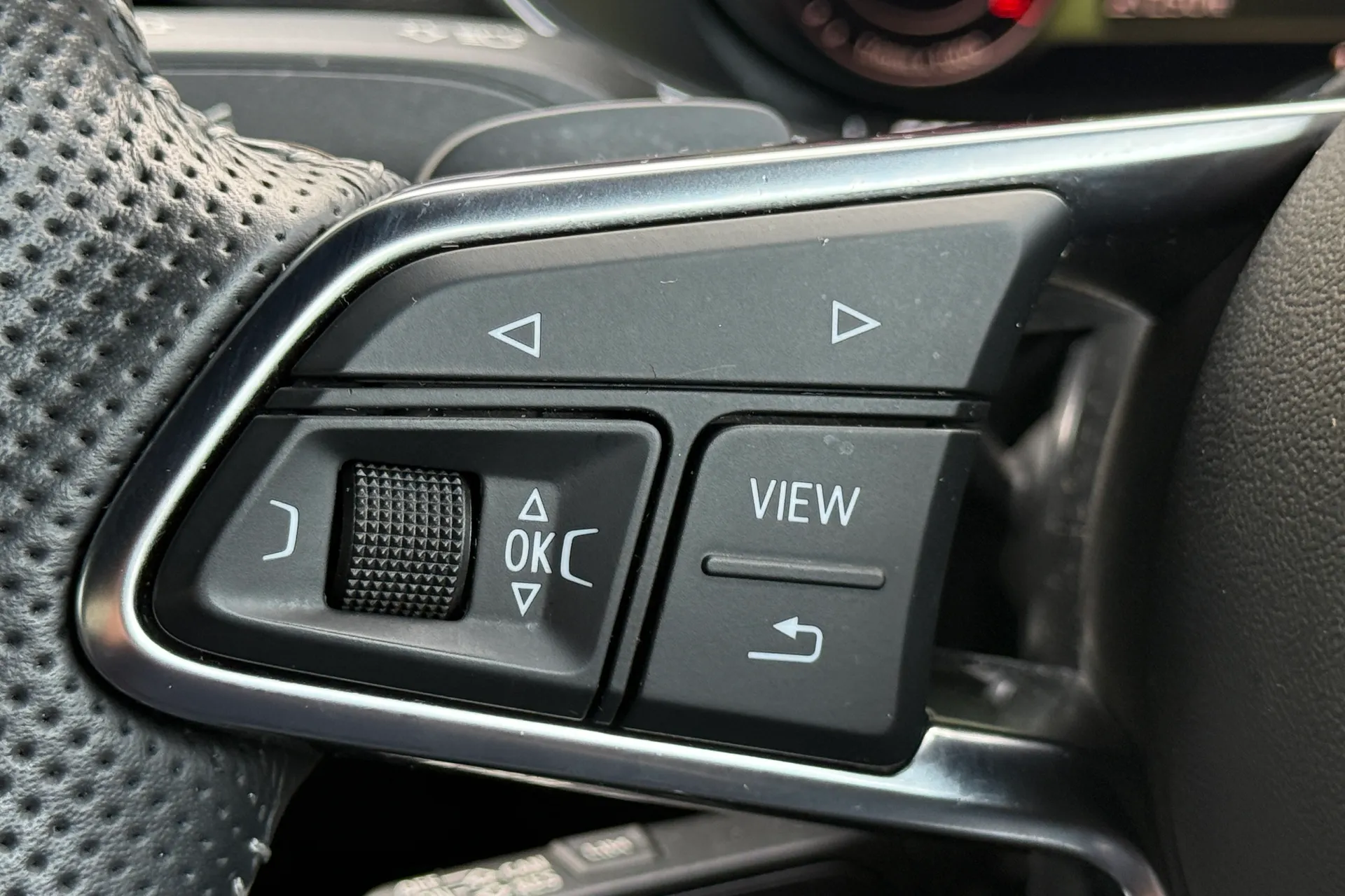 Audi TT thumbnail image number 45