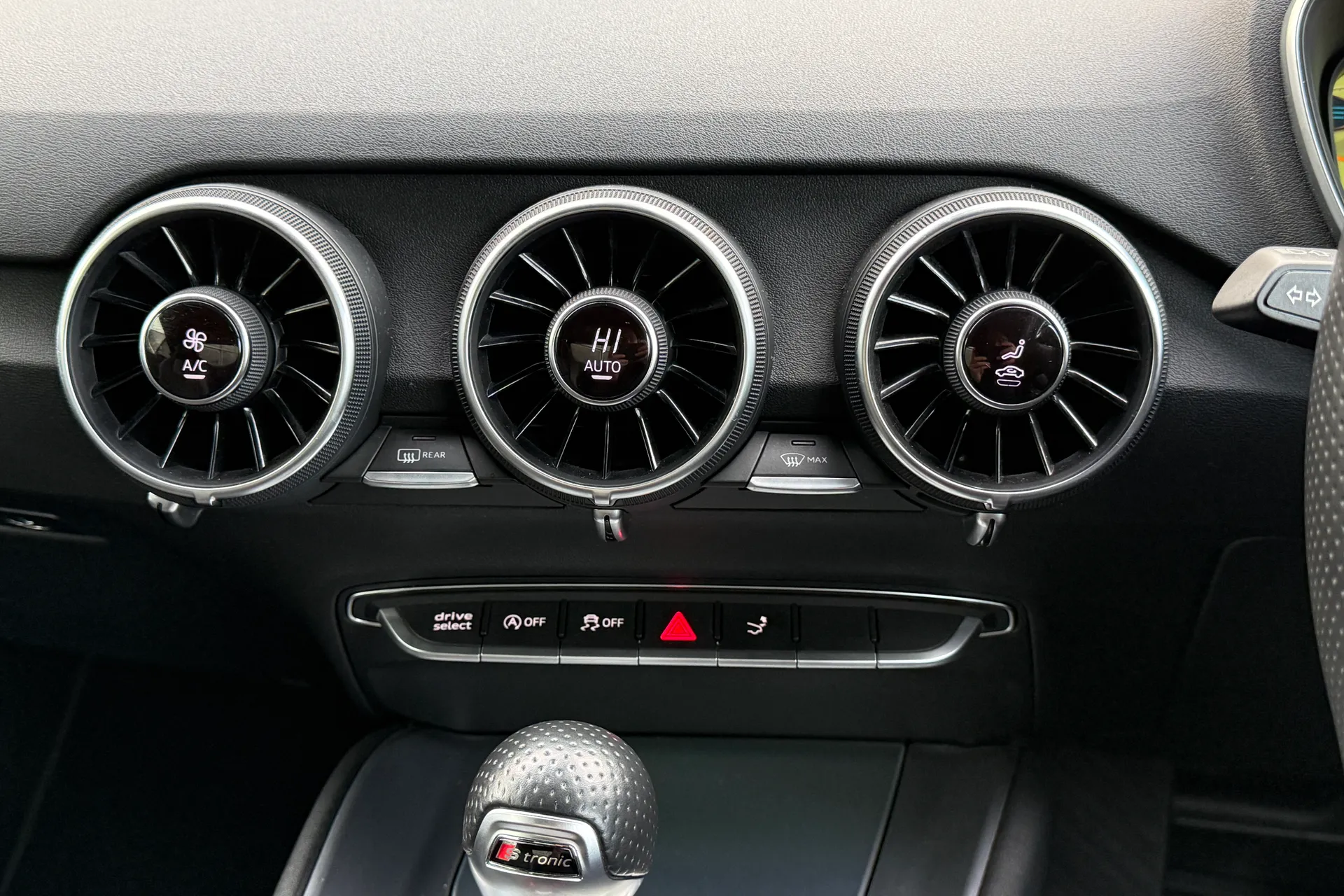 Audi TT thumbnail image number 43