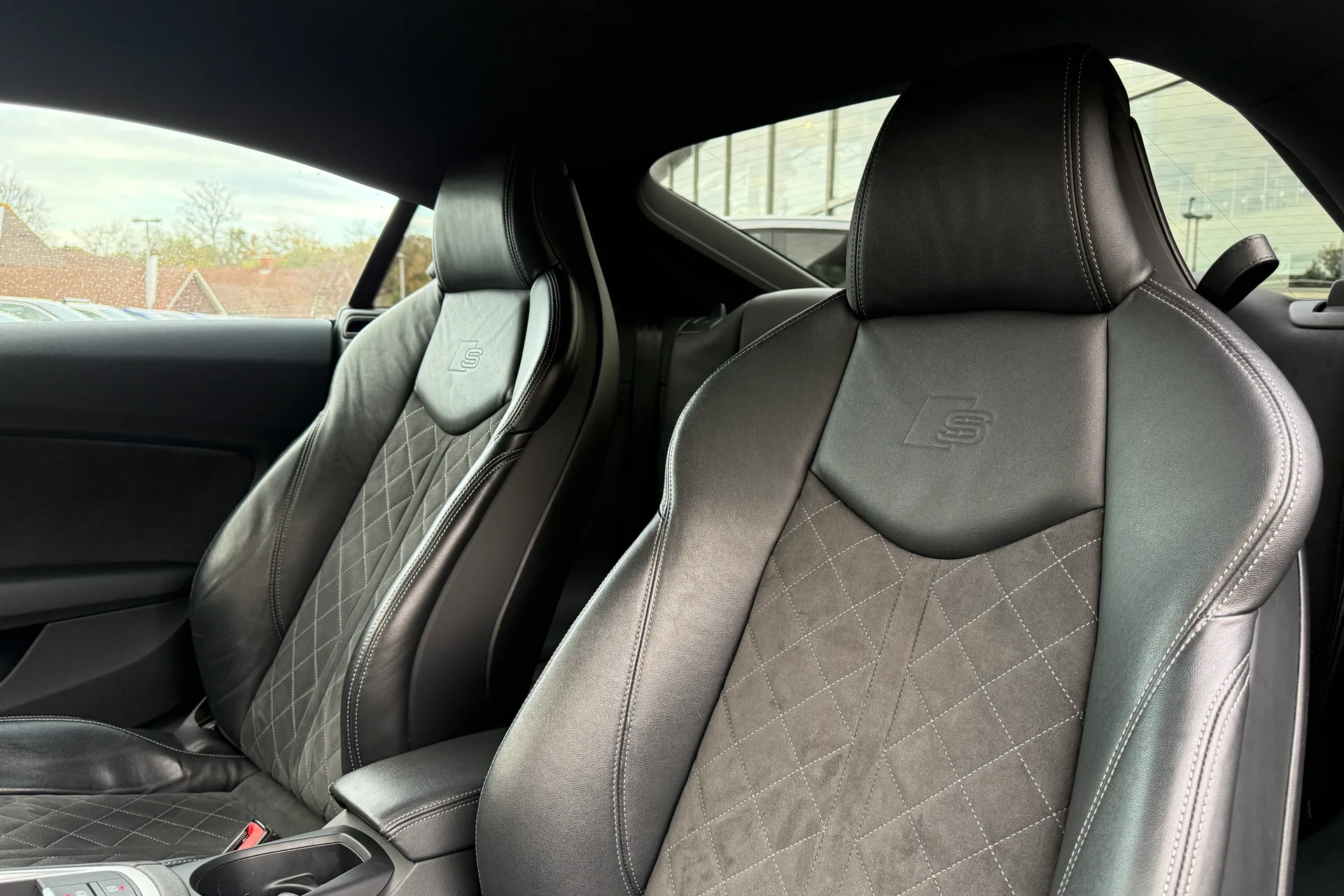 Audi TT thumbnail image number 59