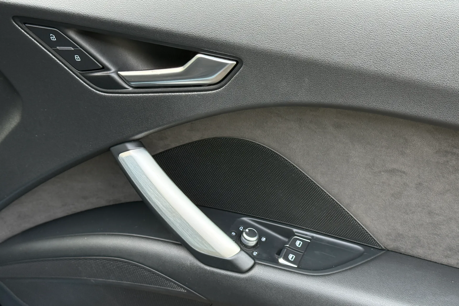 Audi TT thumbnail image number 41