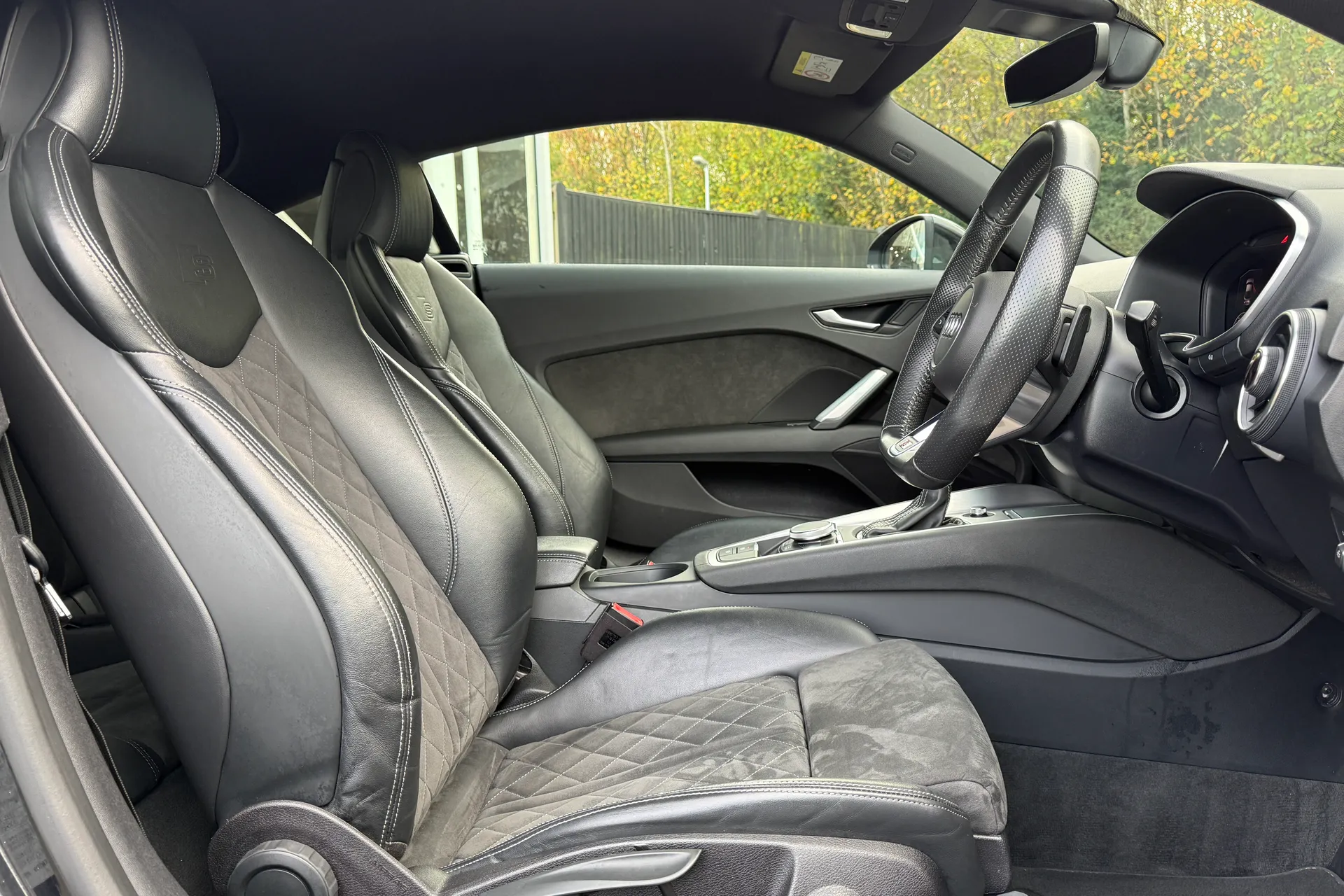 Audi TT thumbnail image number 39