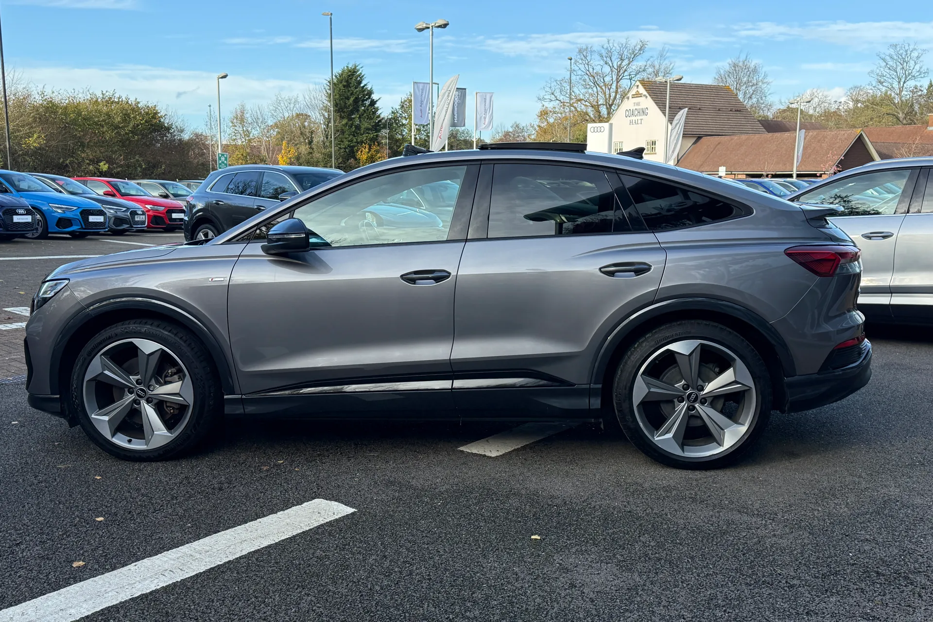 Audi Q4 thumbnail image number 15