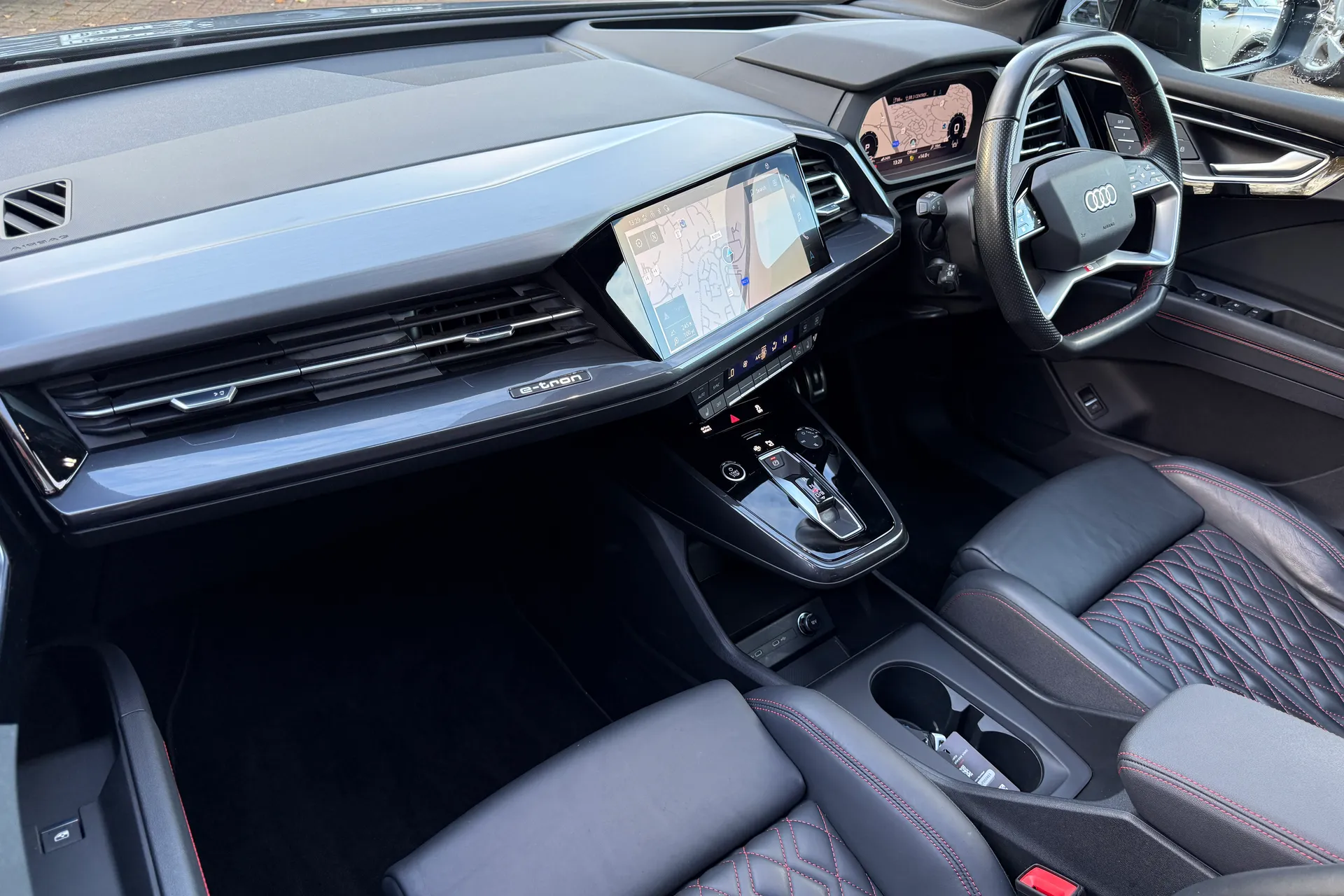 Audi Q4 thumbnail image number 18