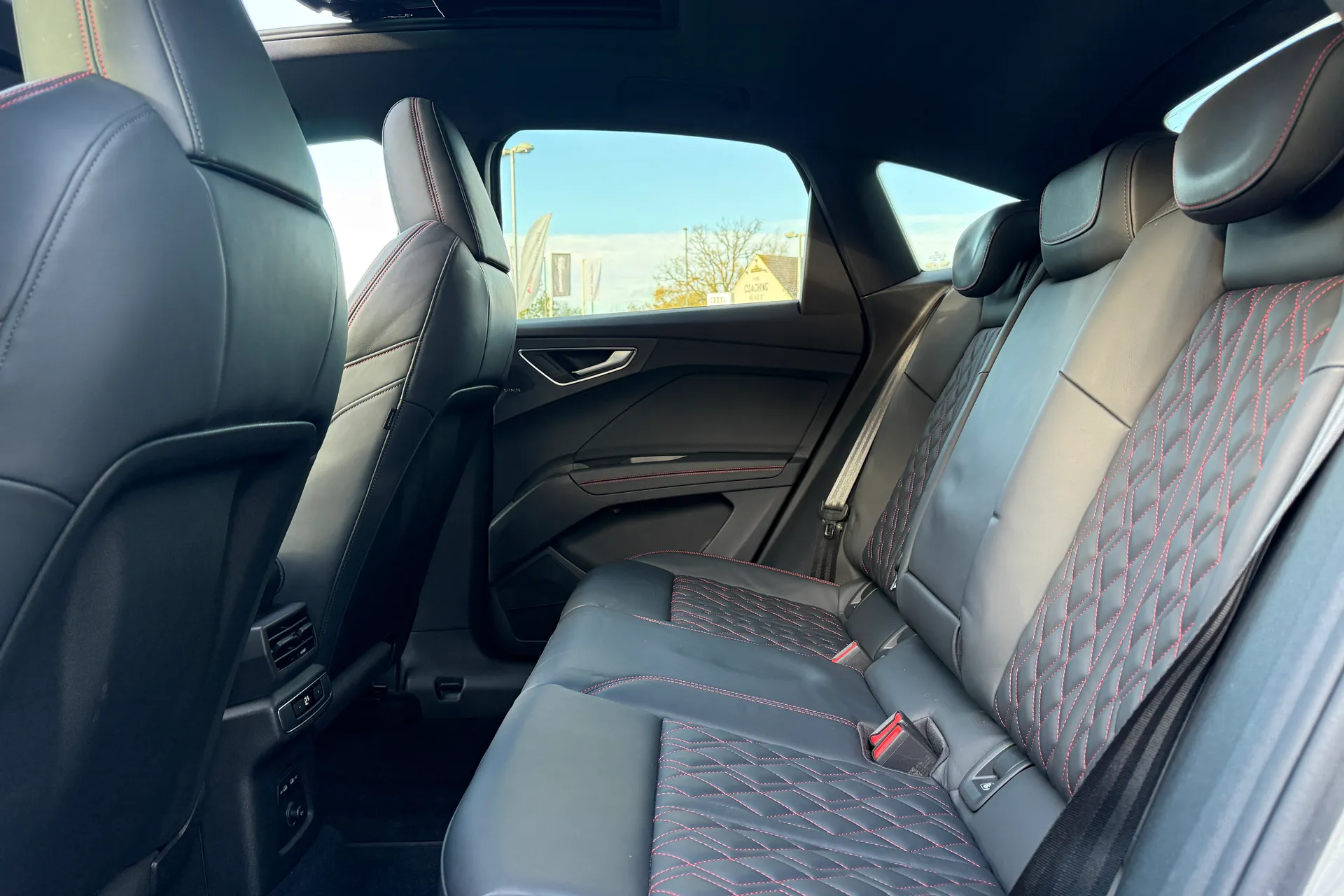 Audi Q4 thumbnail image number 20