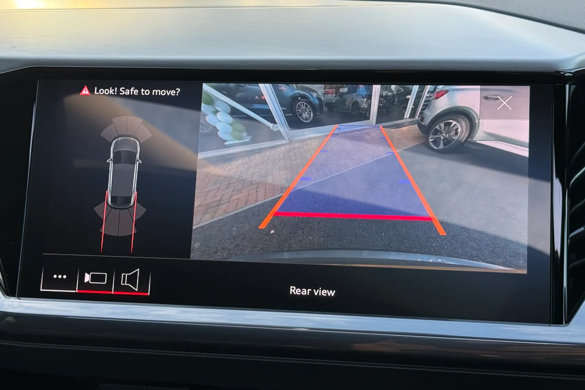 Audi Q4 thumbnail image number 7