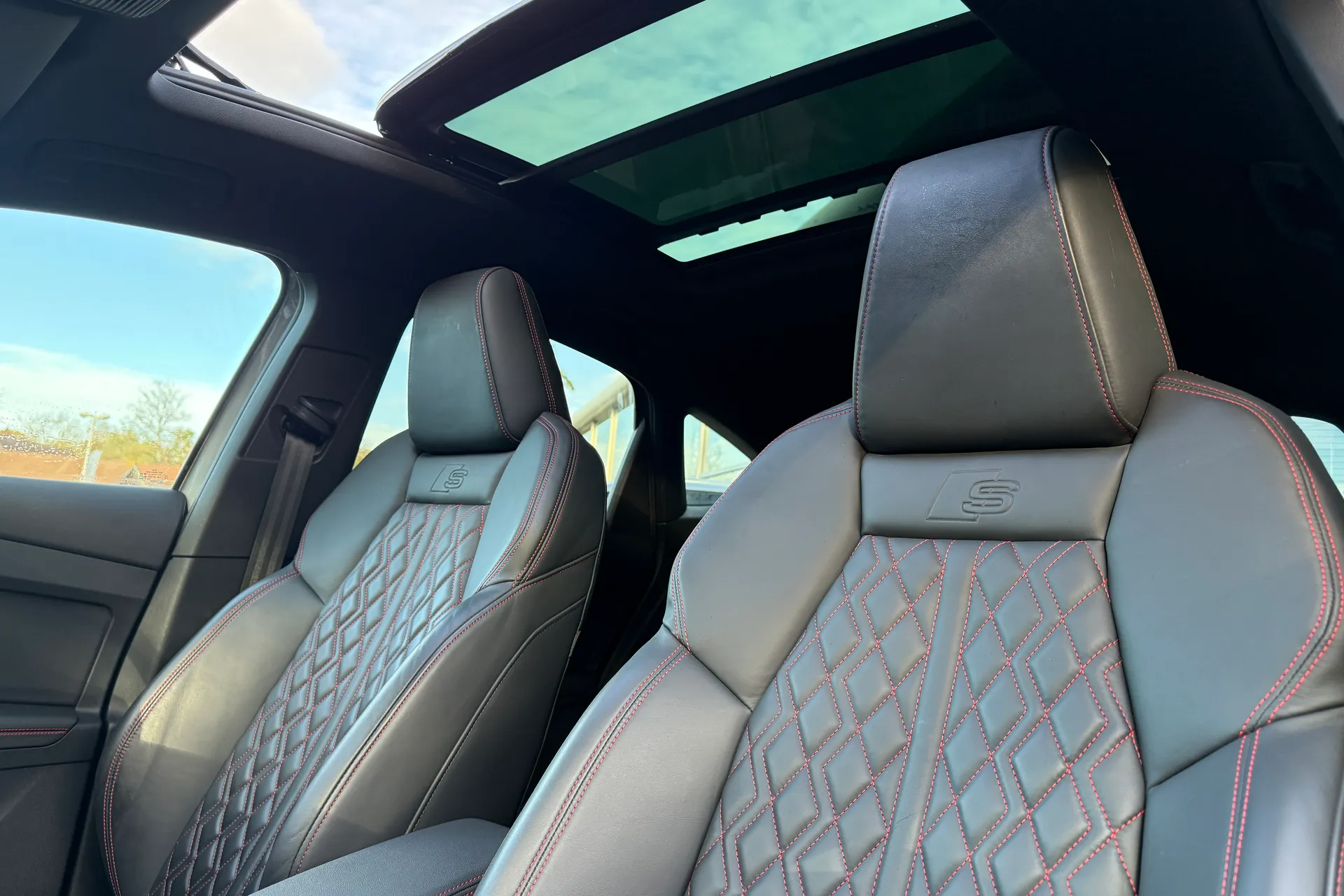 Audi Q4 thumbnail image number 4