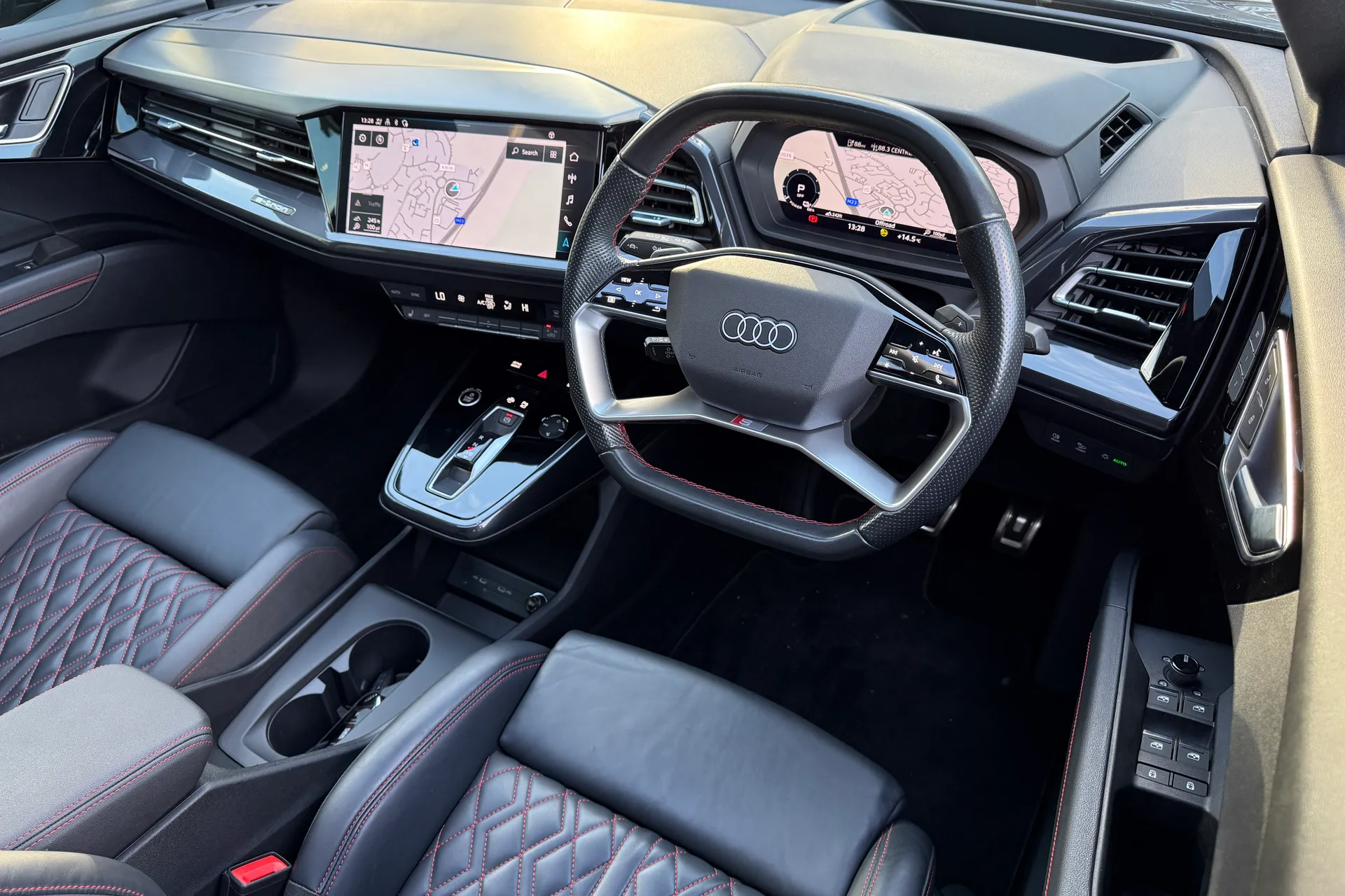 Audi Q4 thumbnail image number 14