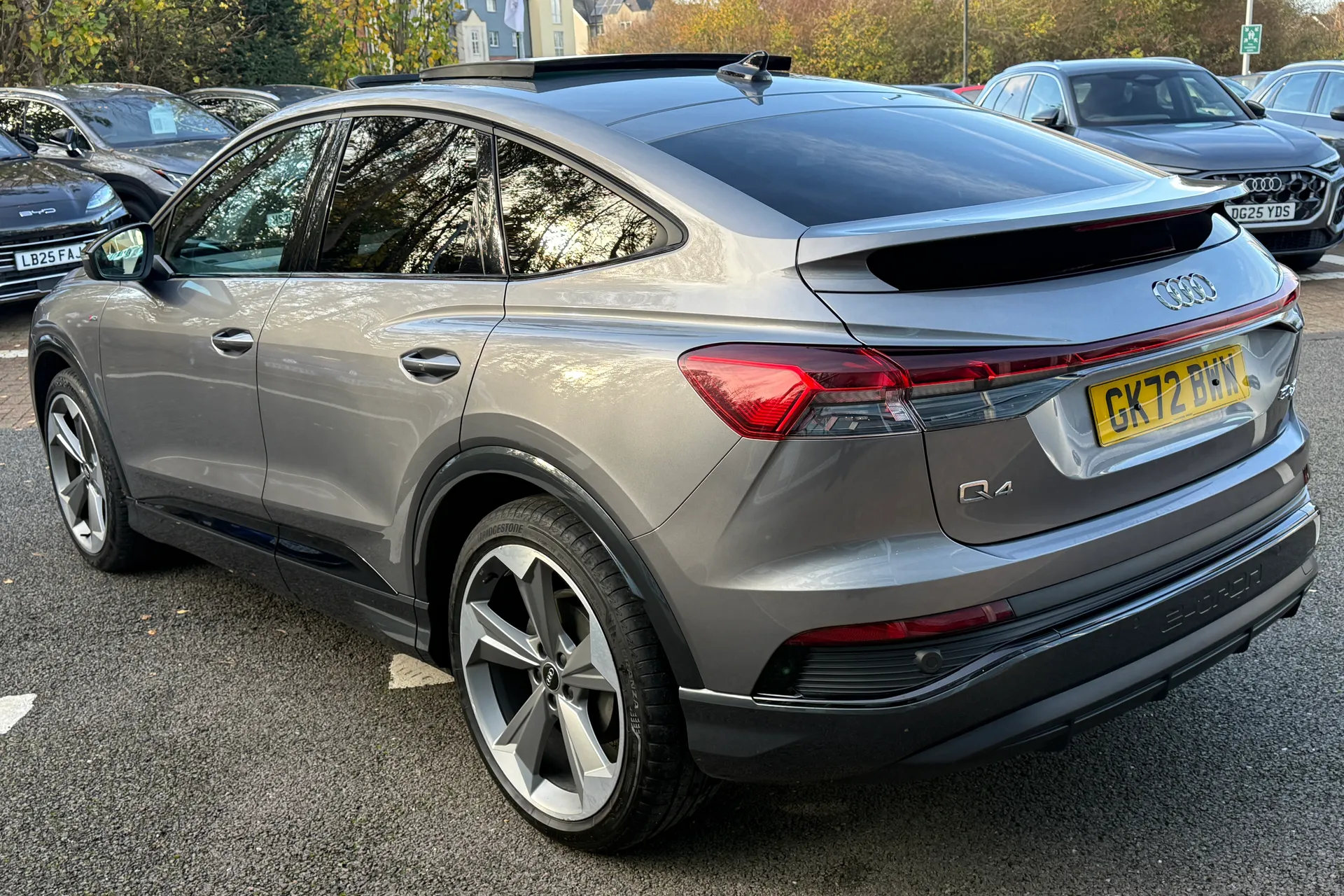 Audi Q4 thumbnail image number 11