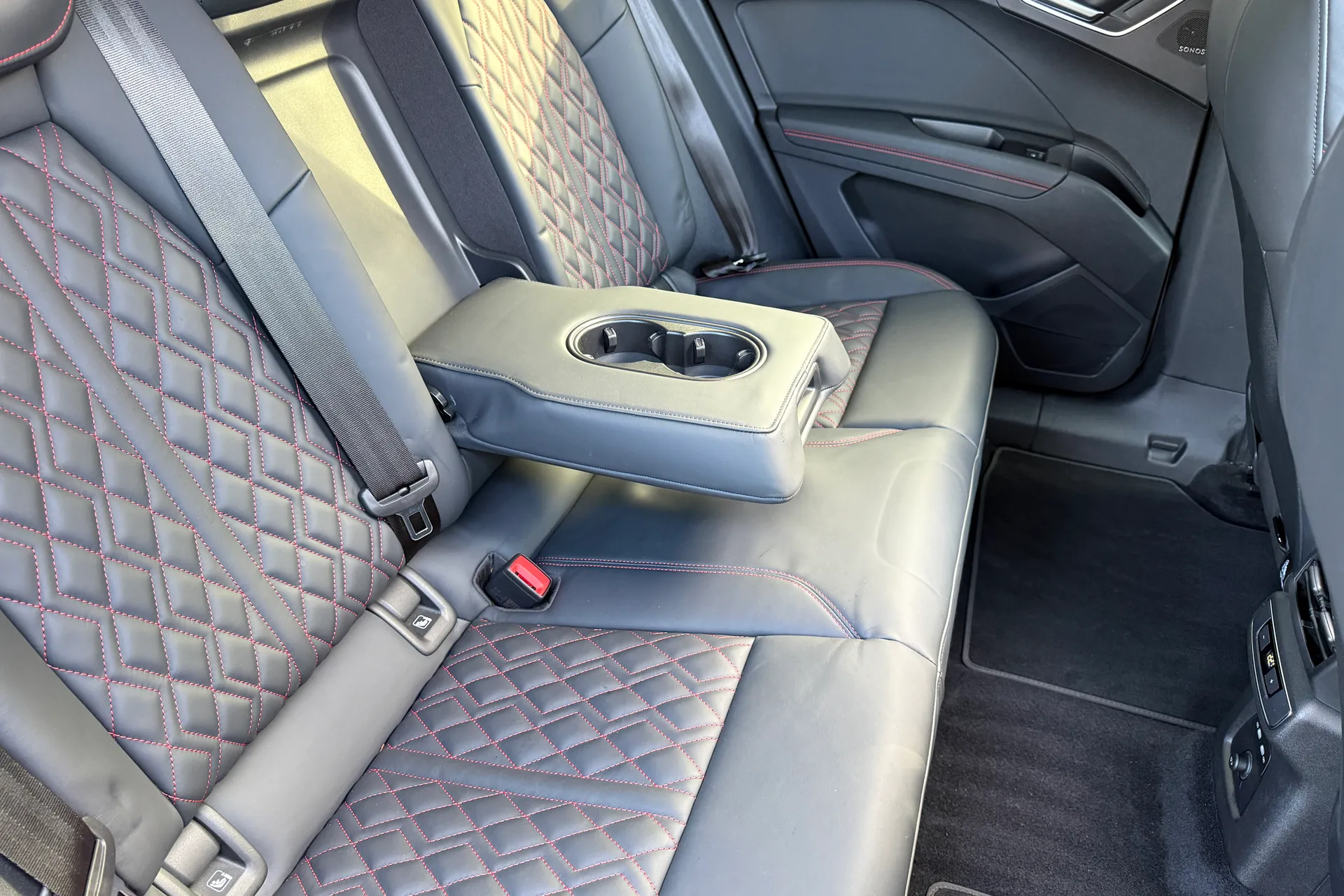 Audi Q4 thumbnail image number 26