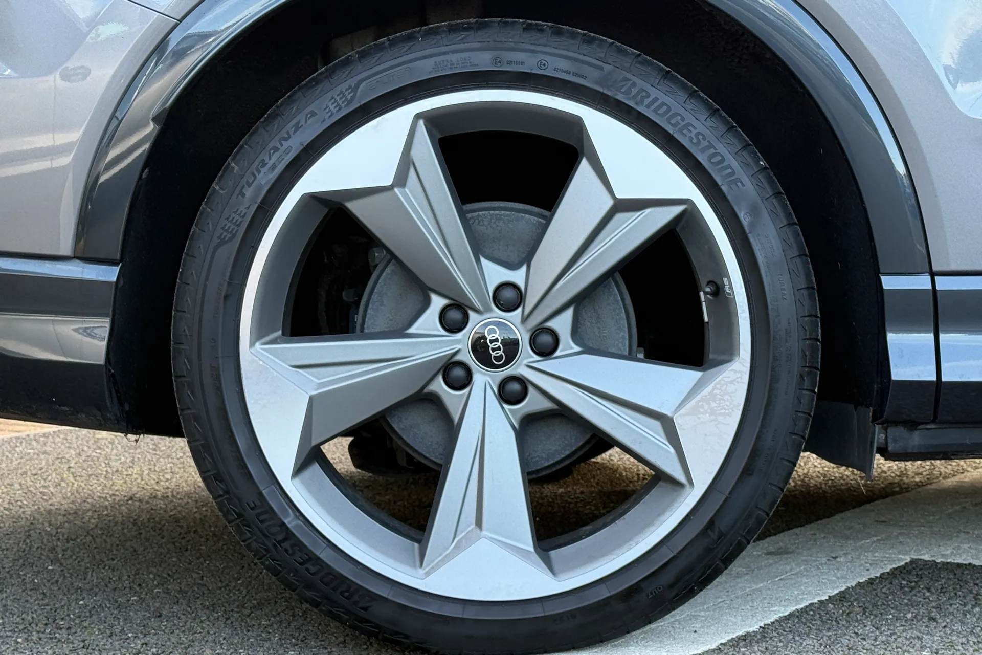 Audi Q4 thumbnail image number 23