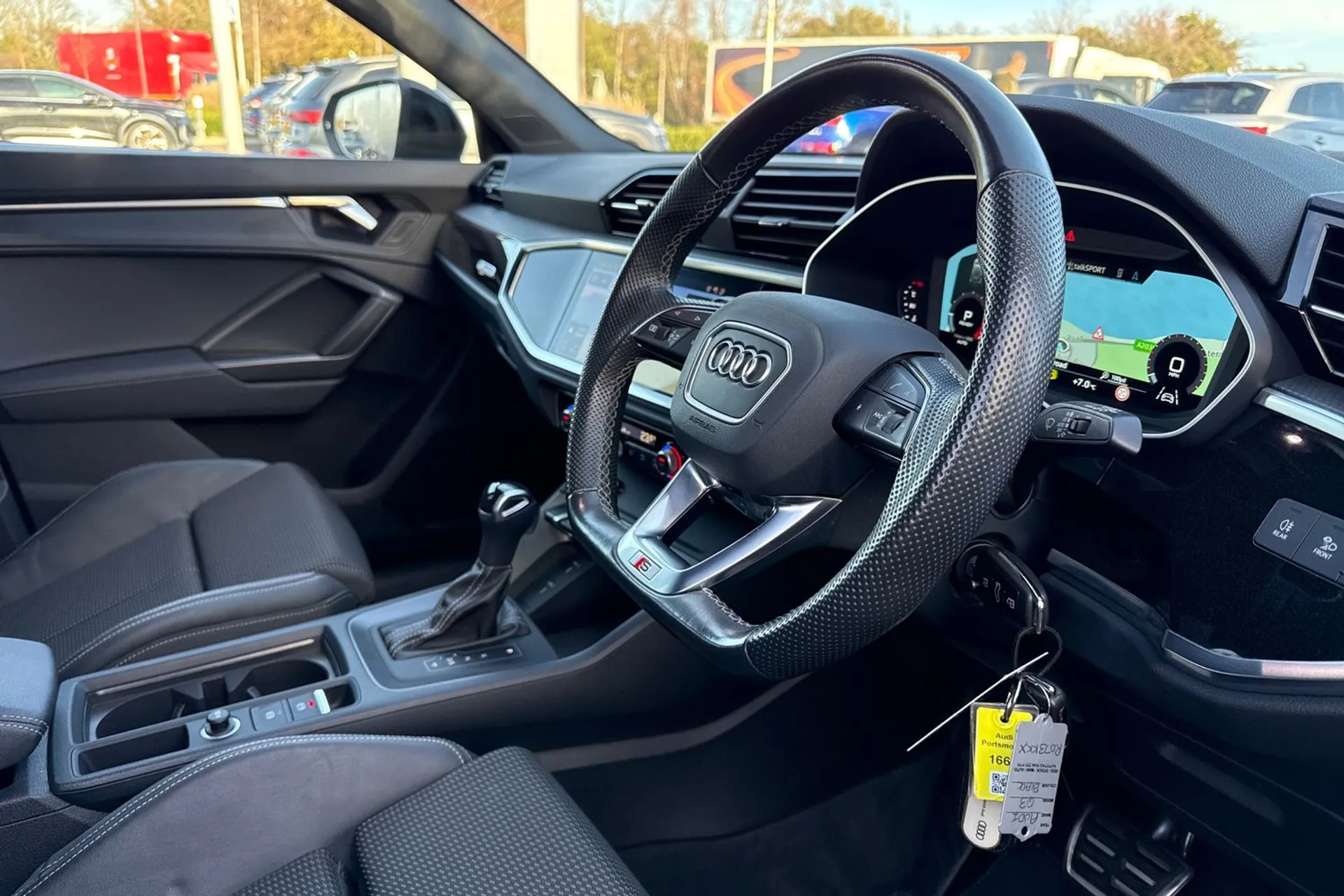 Audi Q3 thumbnail image number 32