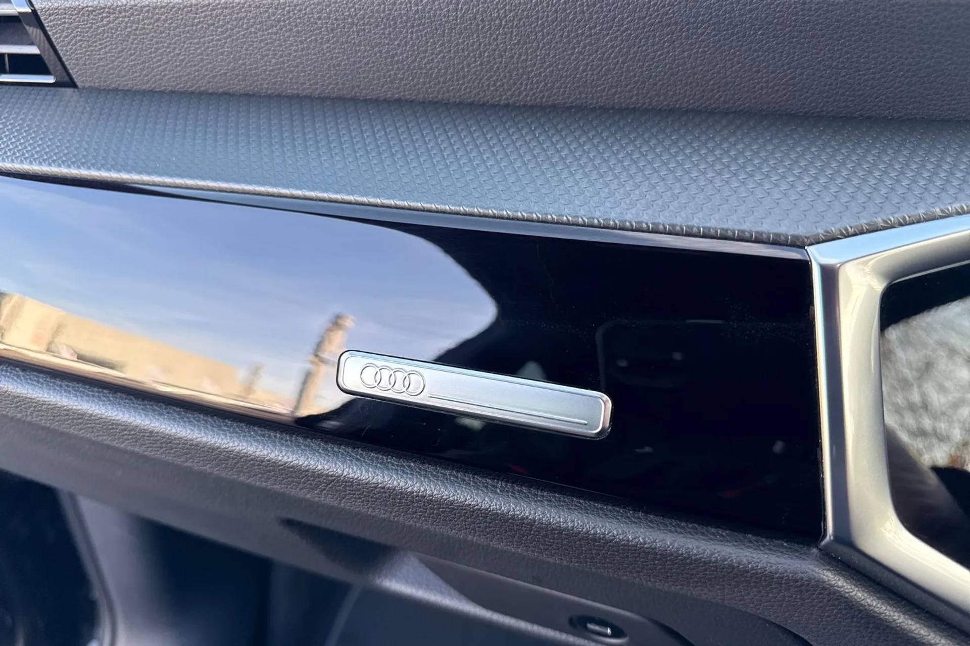 Audi Q3 thumbnail image number 20