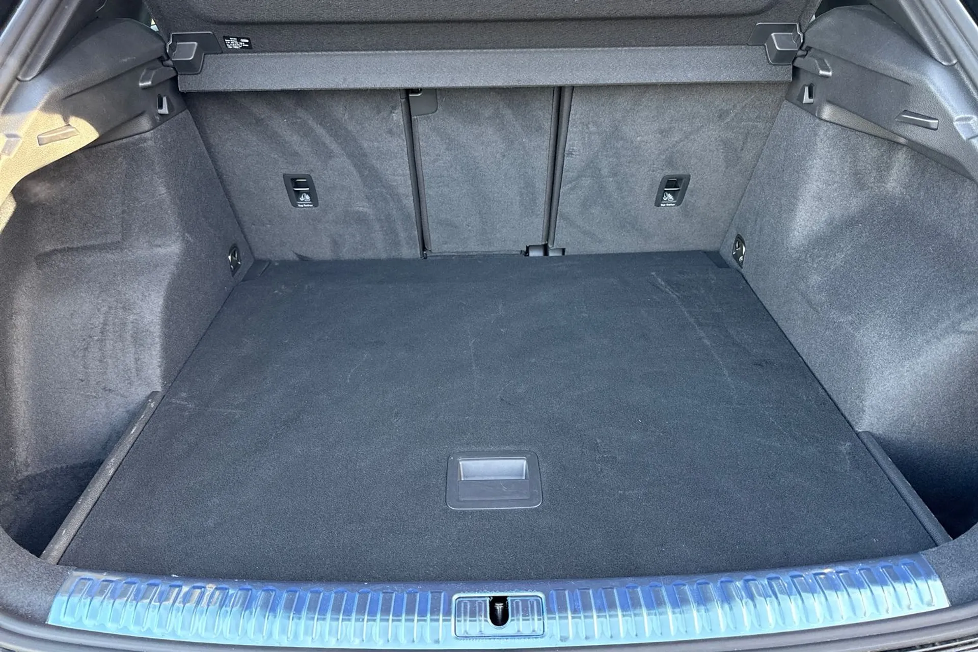 Audi Q3 thumbnail image number 16