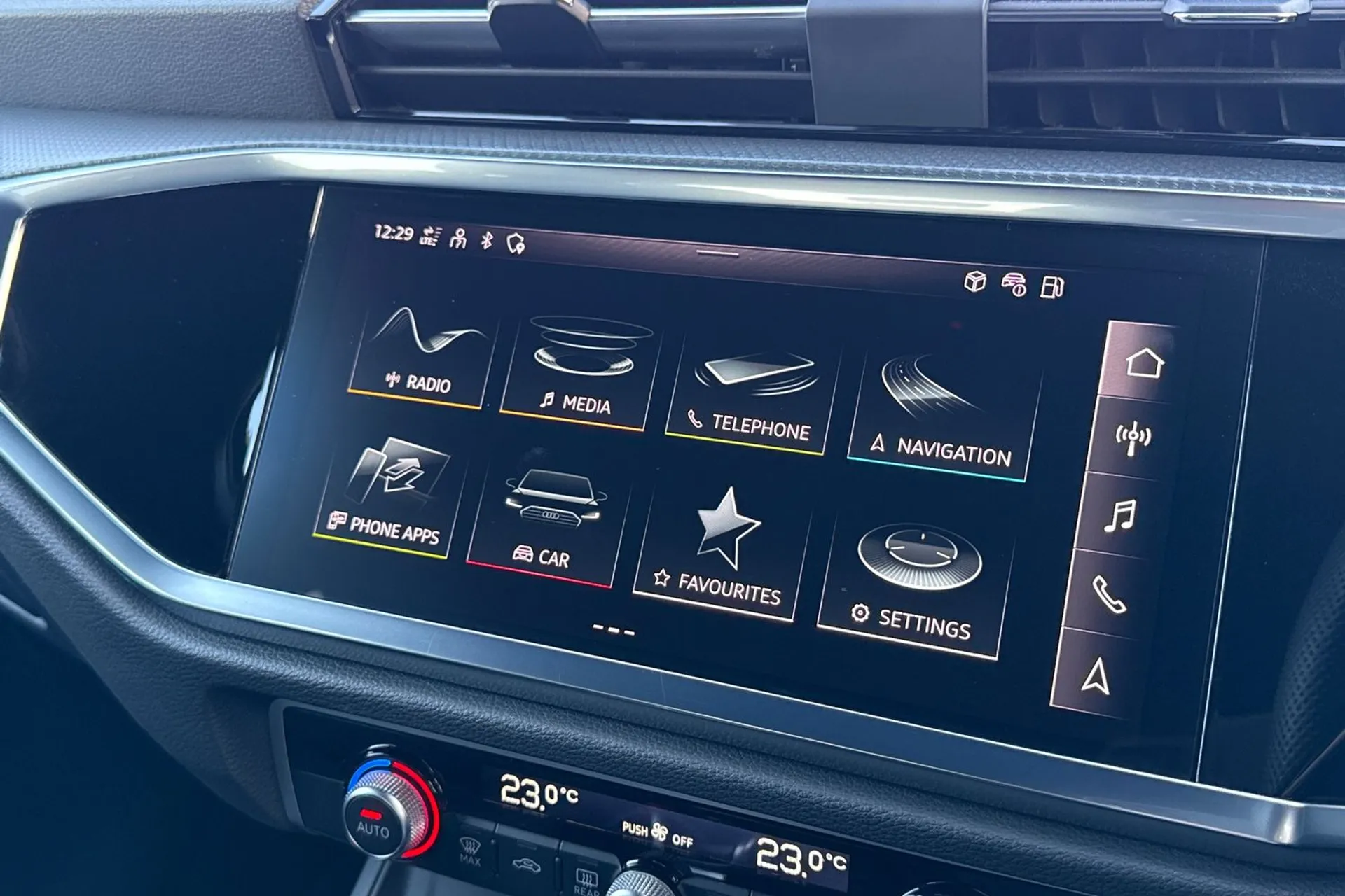 Audi Q3 thumbnail image number 17