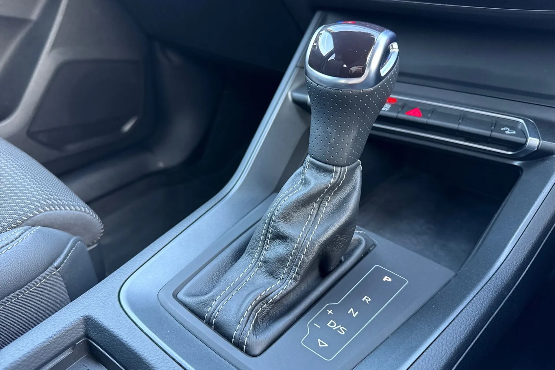 Audi Q3 thumbnail image number 15