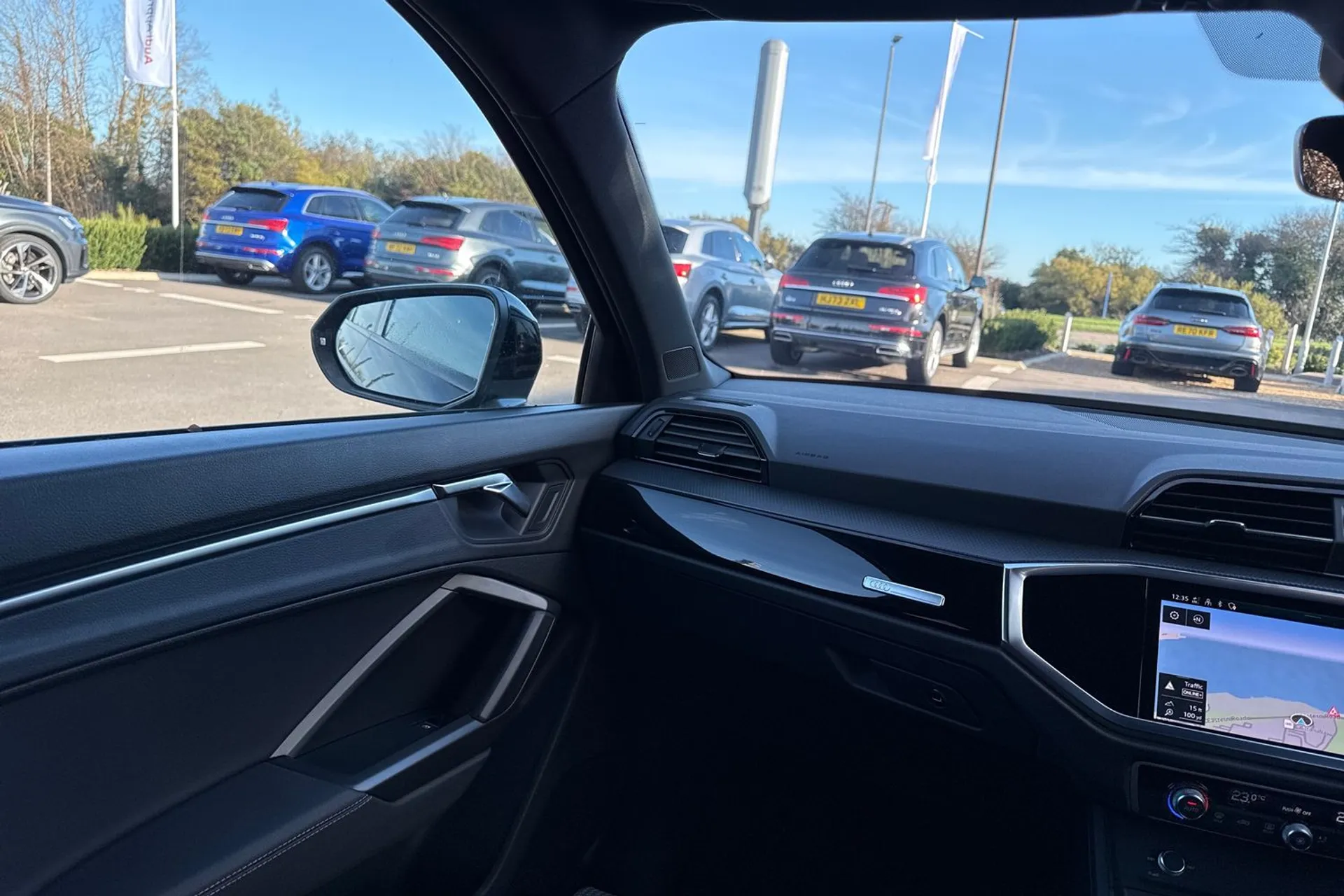 Audi Q3 thumbnail image number 38