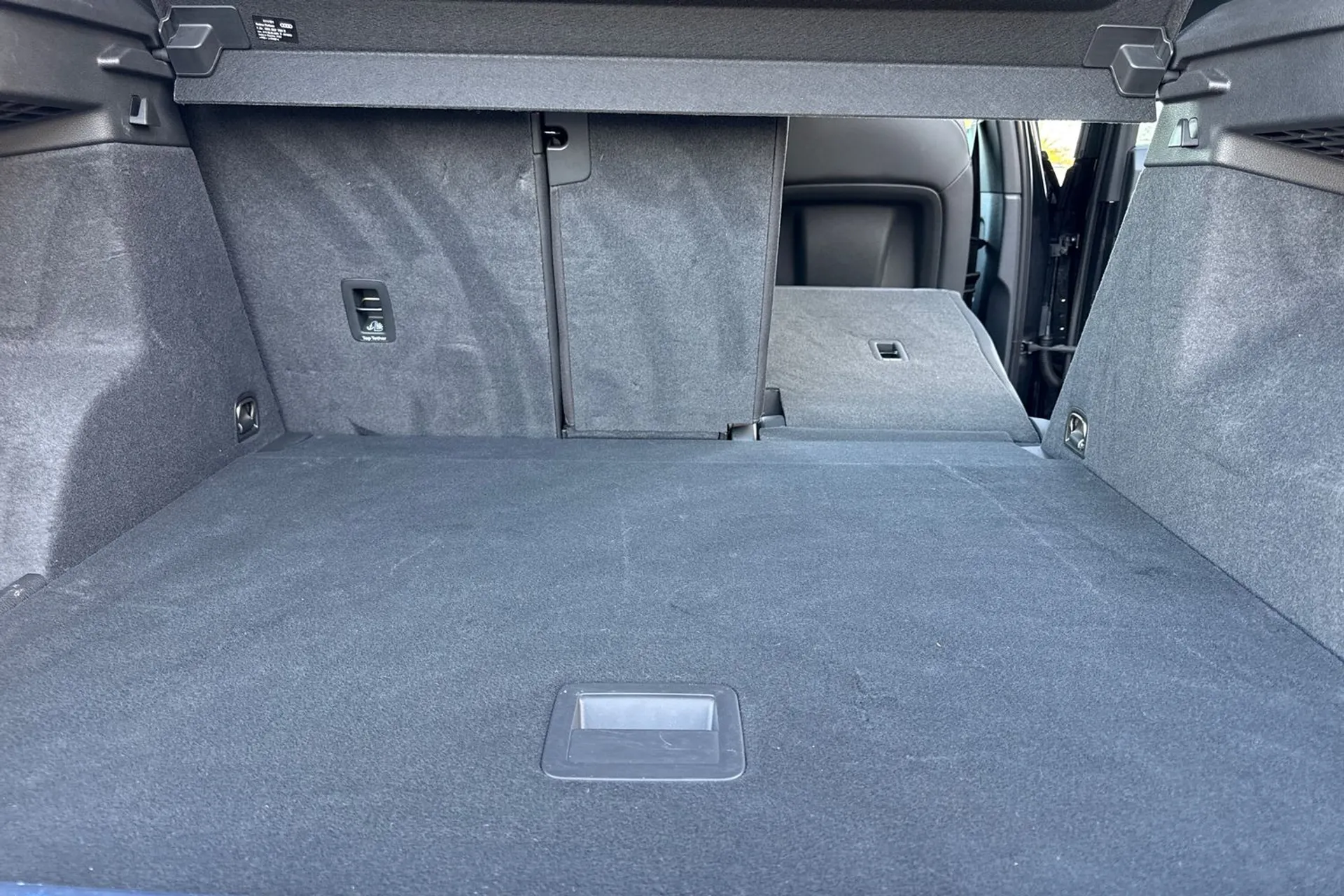 Audi Q3 thumbnail image number 21