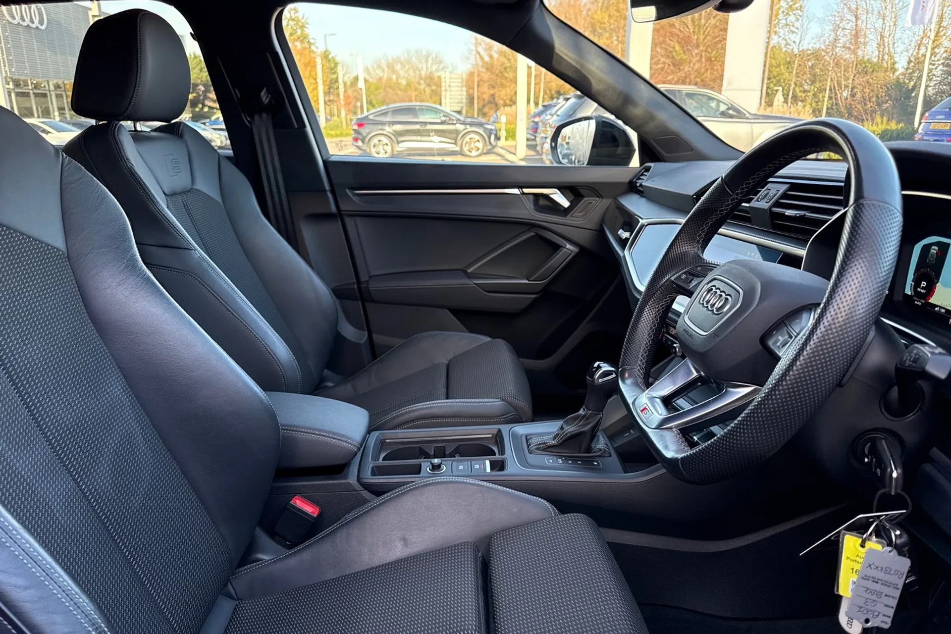 Audi Q3 thumbnail image number 28