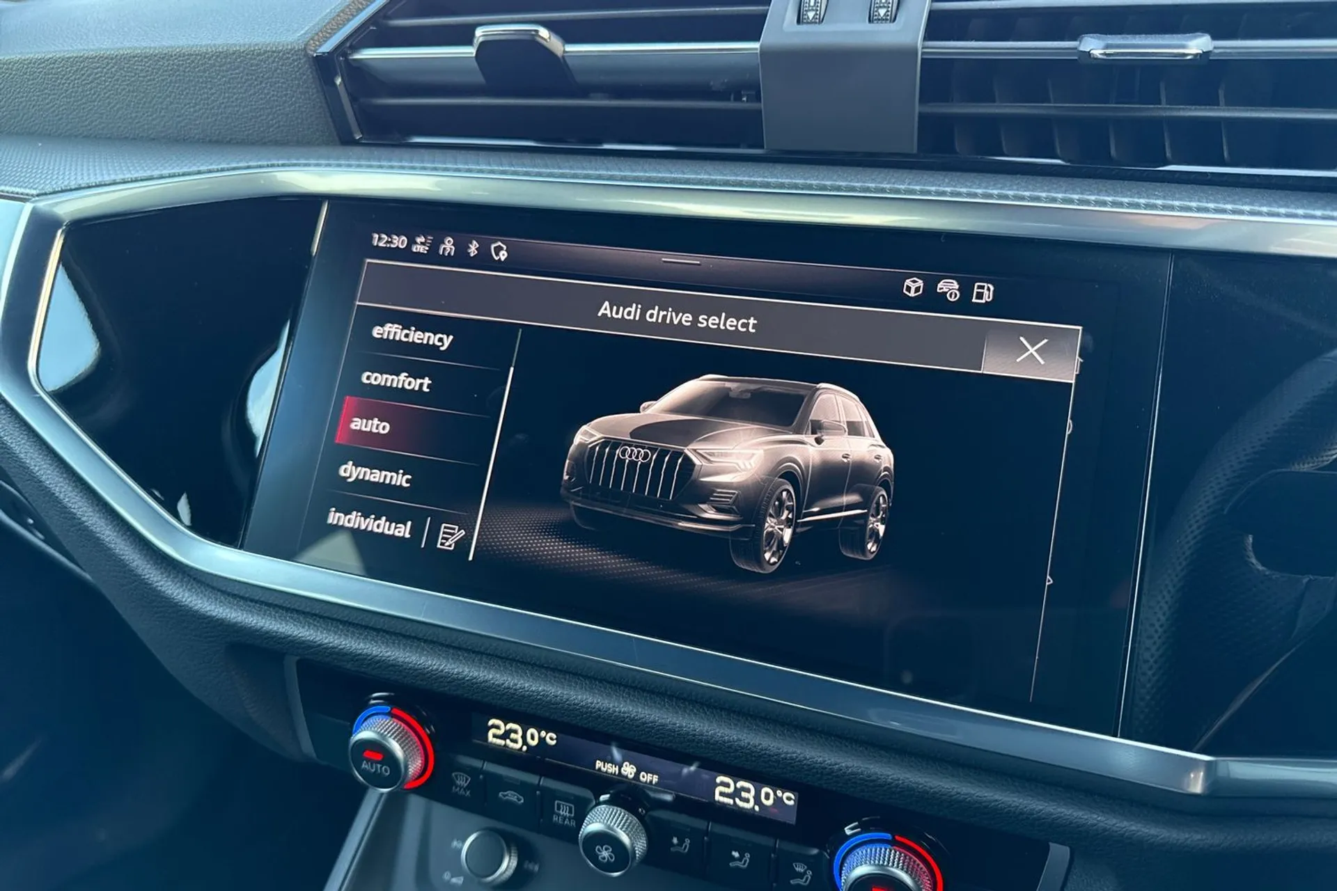 Audi Q3 thumbnail image number 22