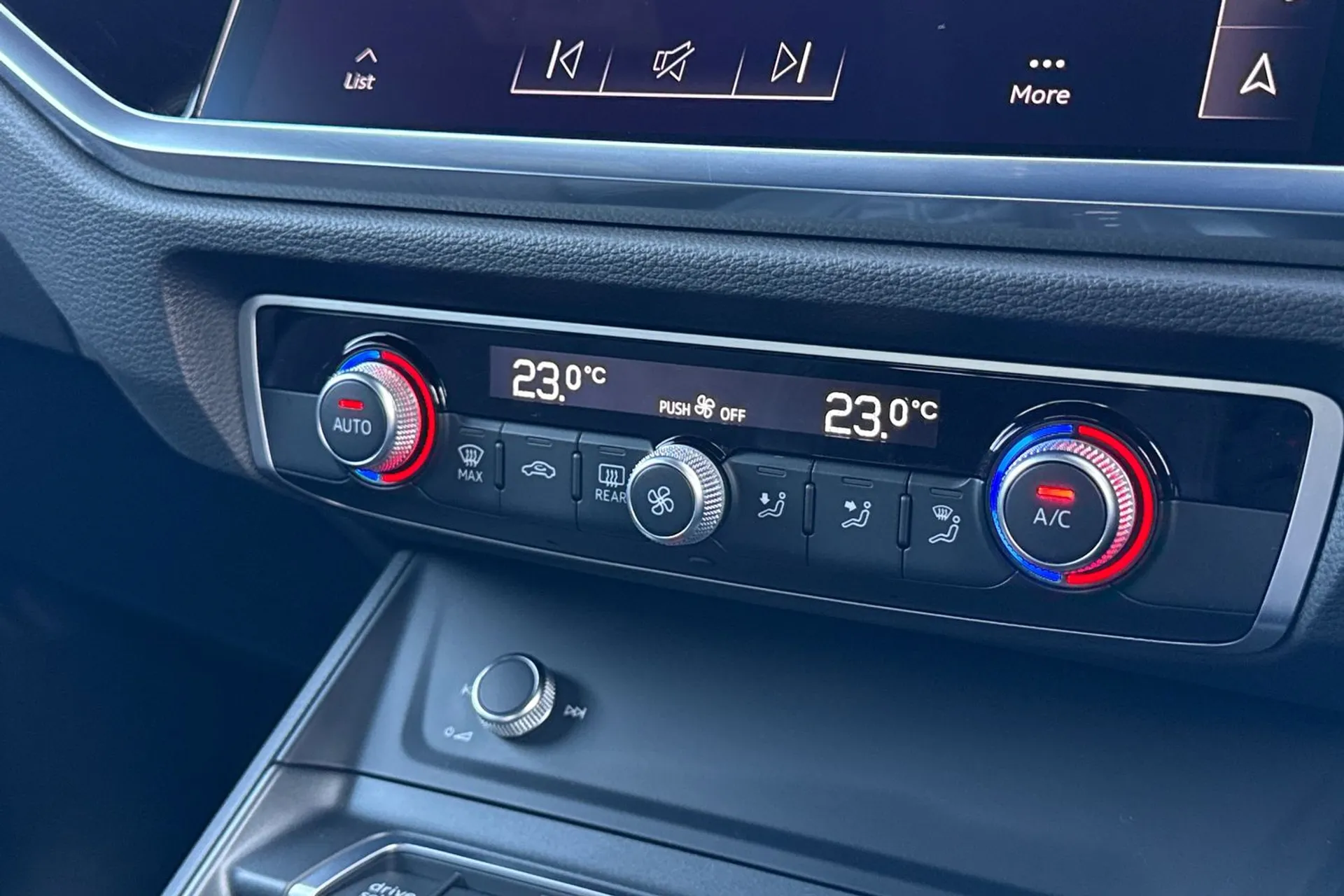 Audi Q3 thumbnail image number 30