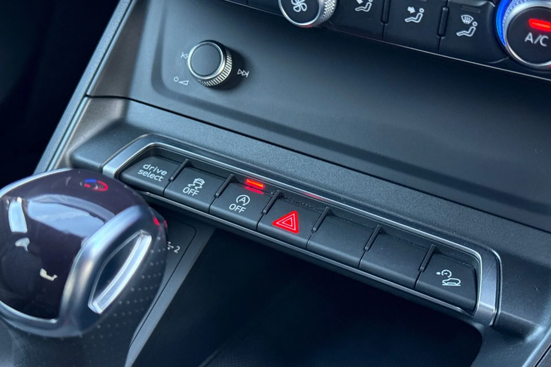 Audi Q3 thumbnail image number 33