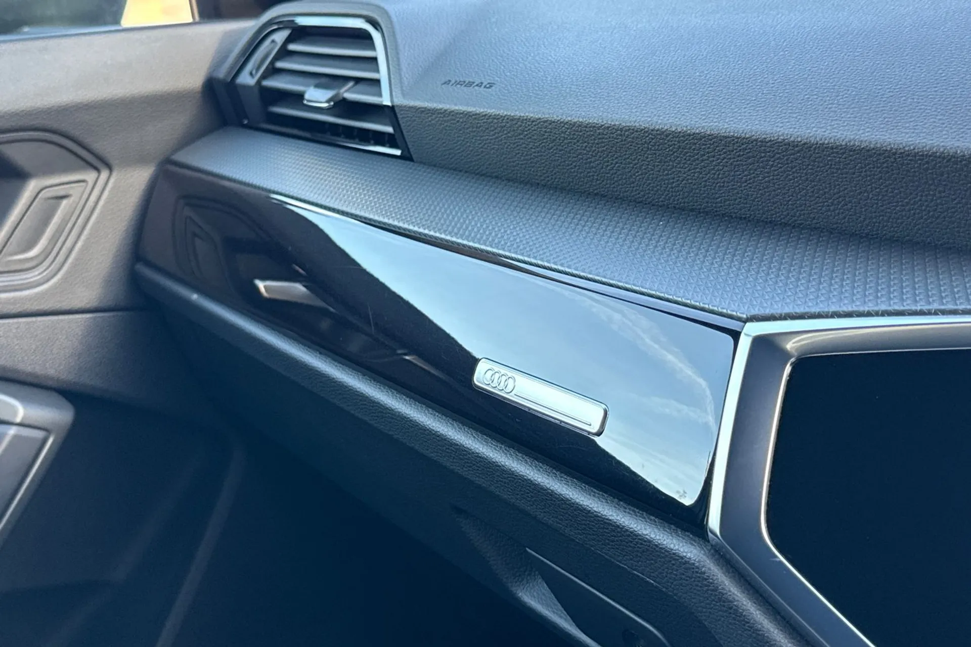 Audi Q3 thumbnail image number 48