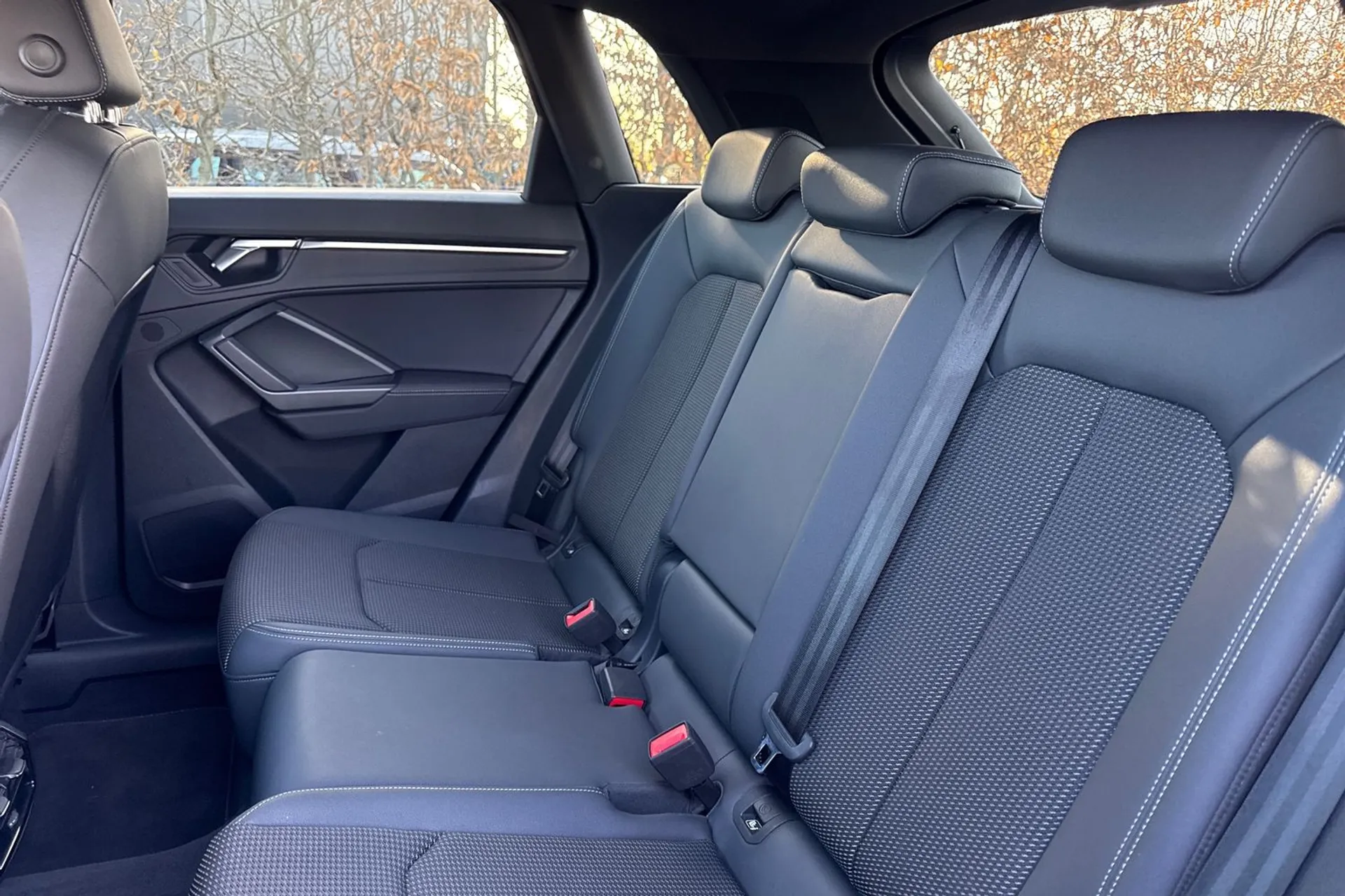 Audi Q3 thumbnail image number 36