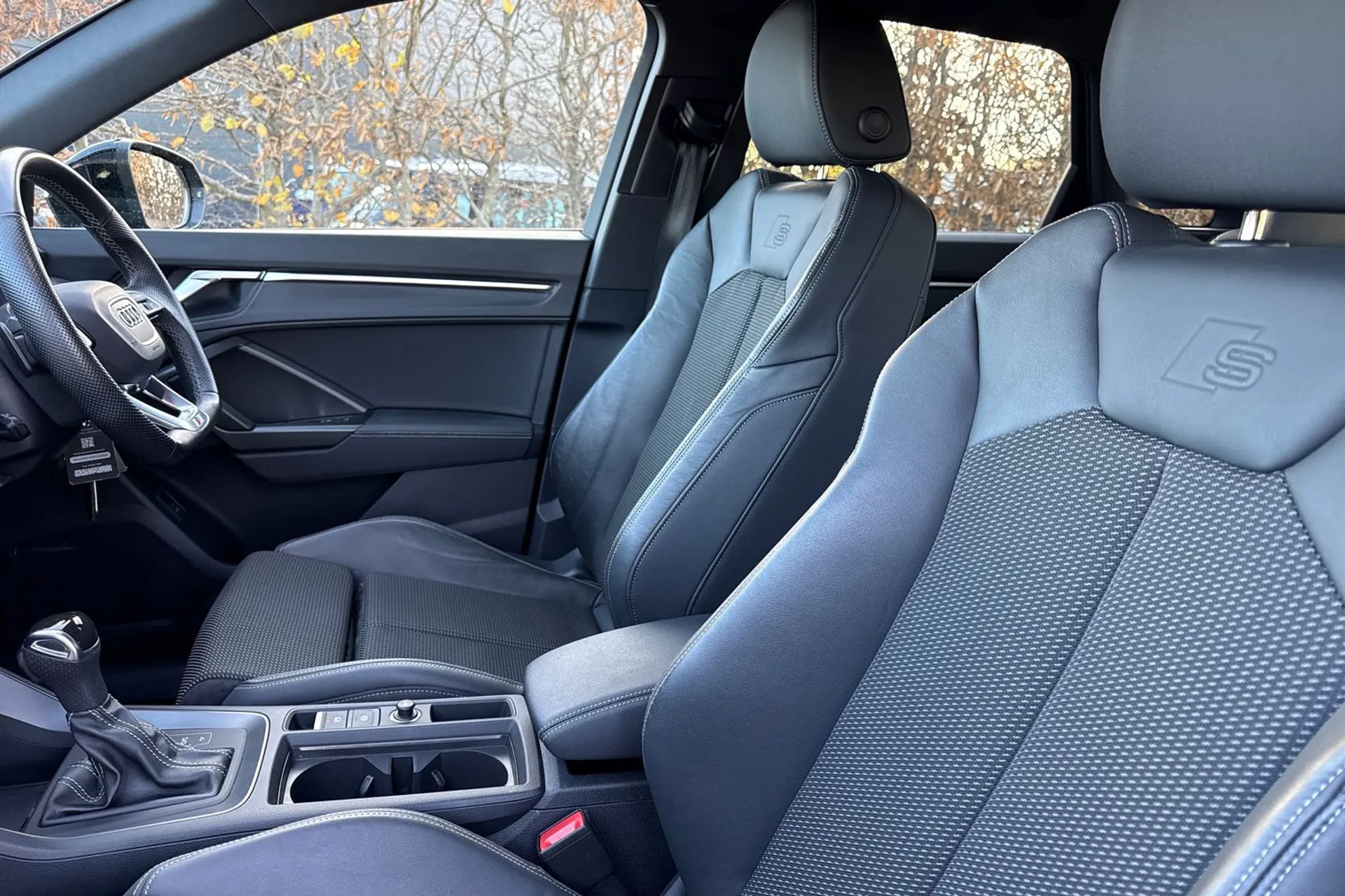 Audi Q3 thumbnail image number 35