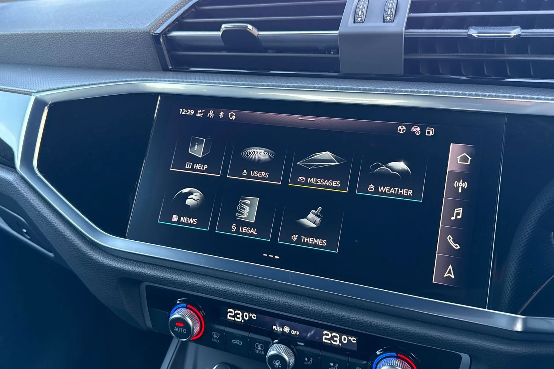 Audi Q3 thumbnail image number 31