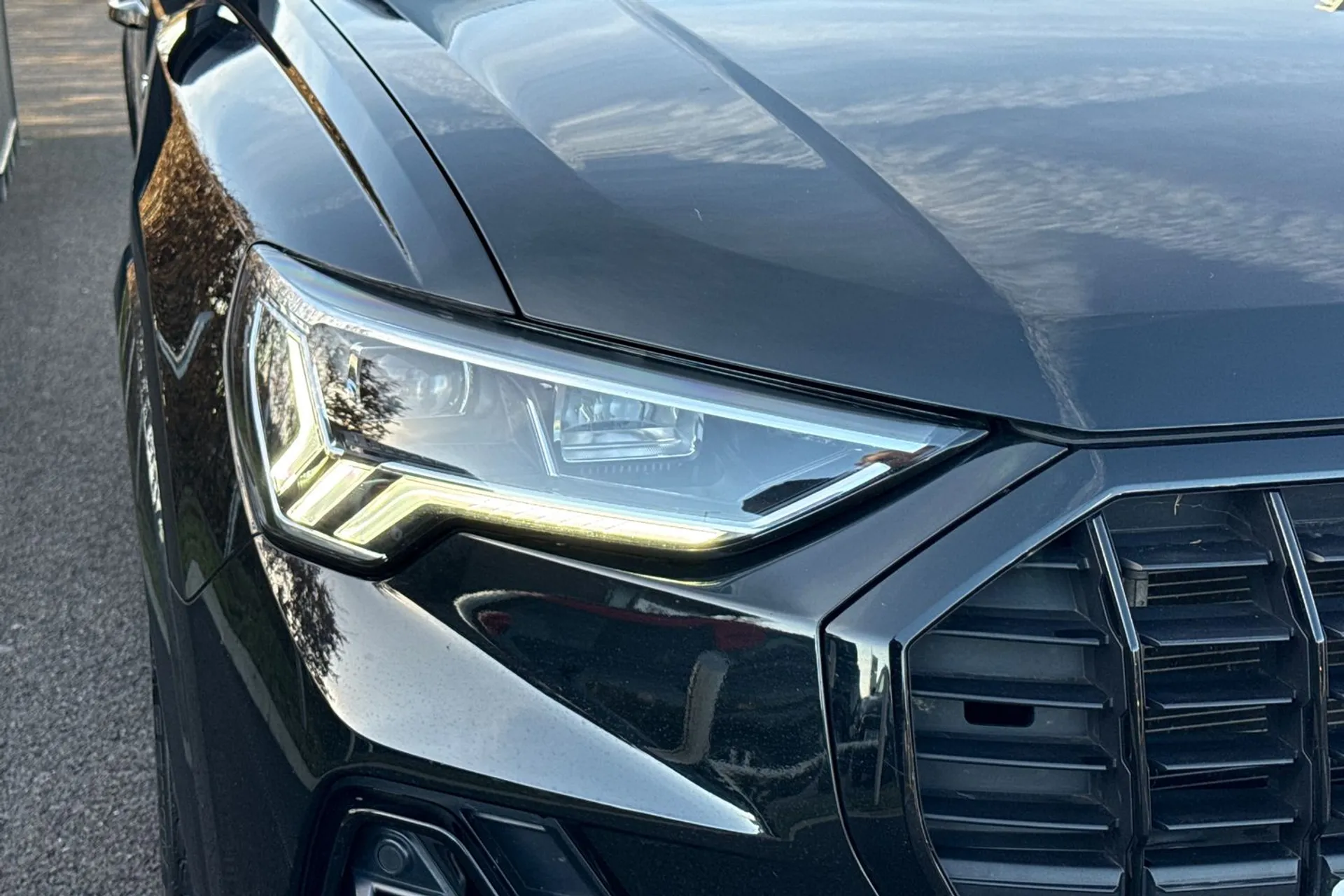 Audi Q3 thumbnail image number 14