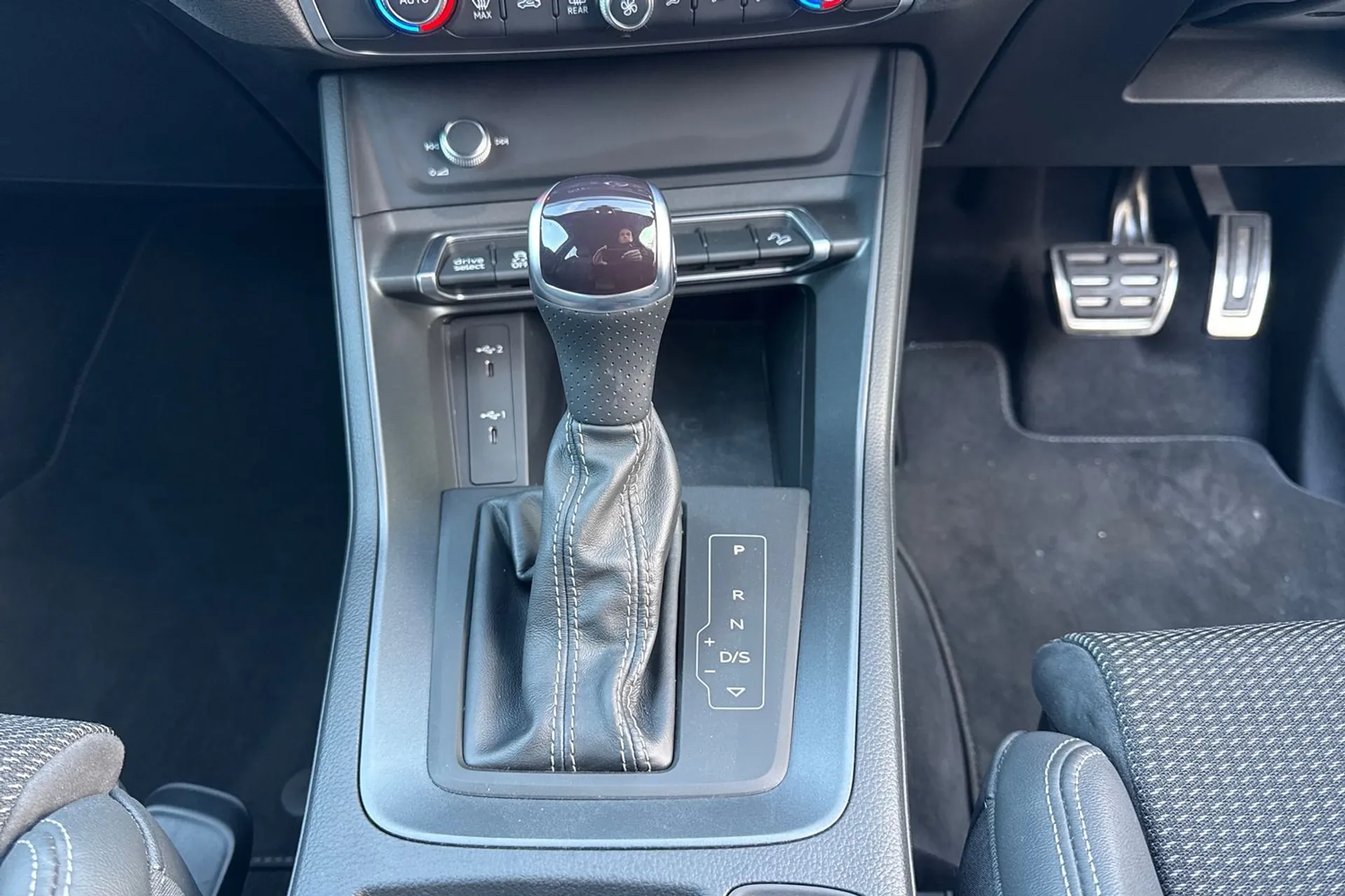 Audi Q3 thumbnail image number 40