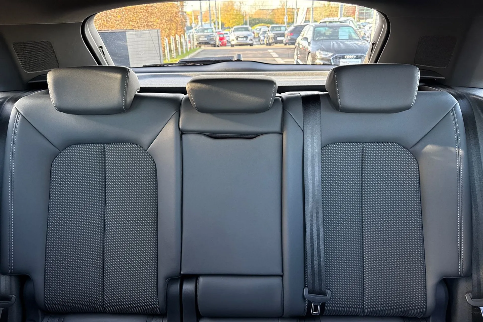 Audi Q3 thumbnail image number 37