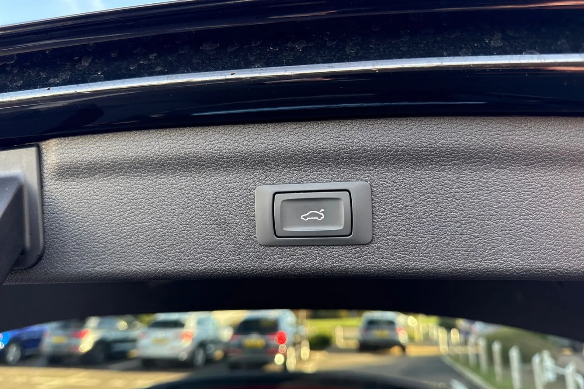 Audi Q3 thumbnail image number 18