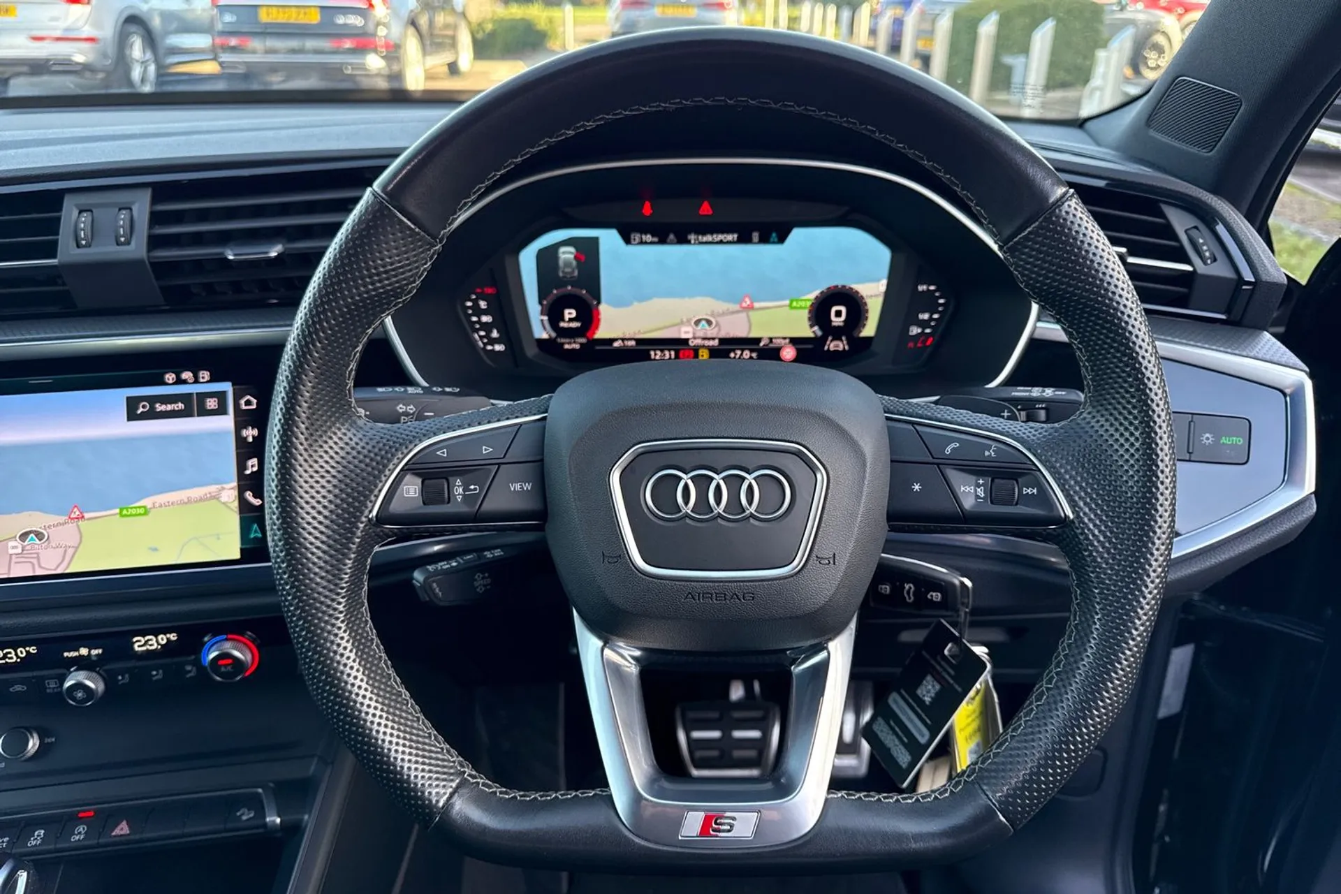 Audi Q3 thumbnail image number 24